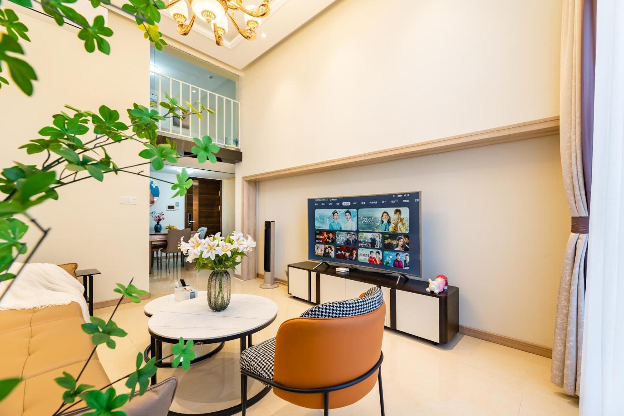 He She Art Apartment