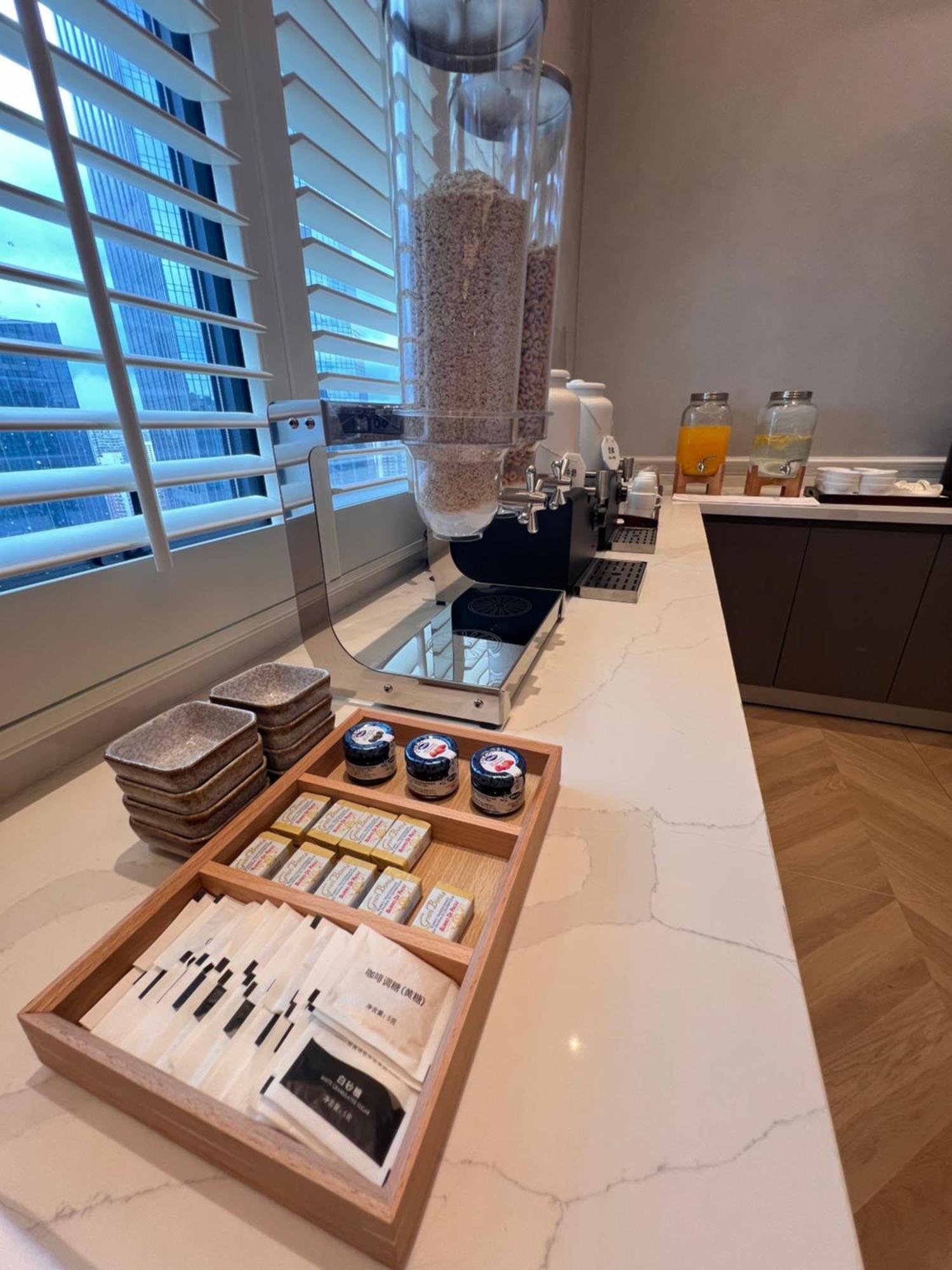 Grandee Rezen - Taikoo Hui Plaza Shipaiqiao Metro Station Hotel 5*