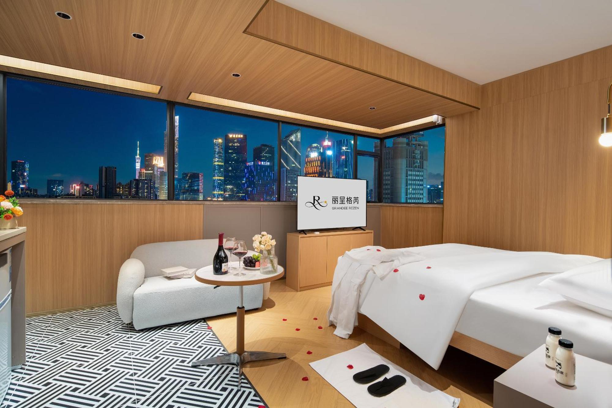 Hotel Grandee Rezen - Taikoo Hui Plaza Shipaiqiao Metro Station