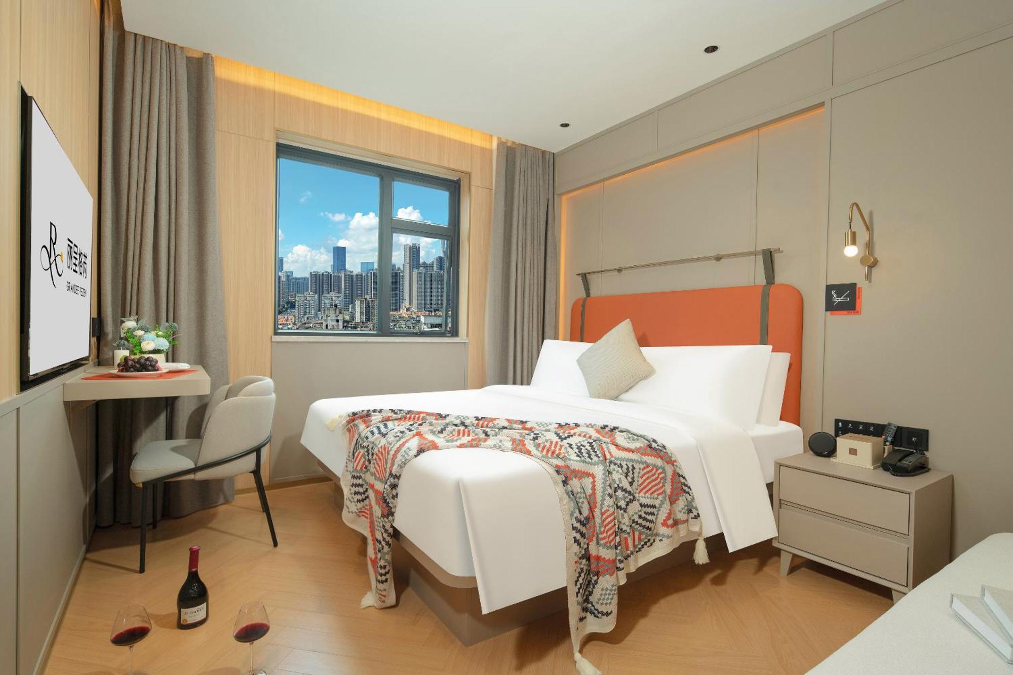 Hotel Grandee Rezen - Taikoo Hui Plaza Shipaiqiao Metro Station 5*