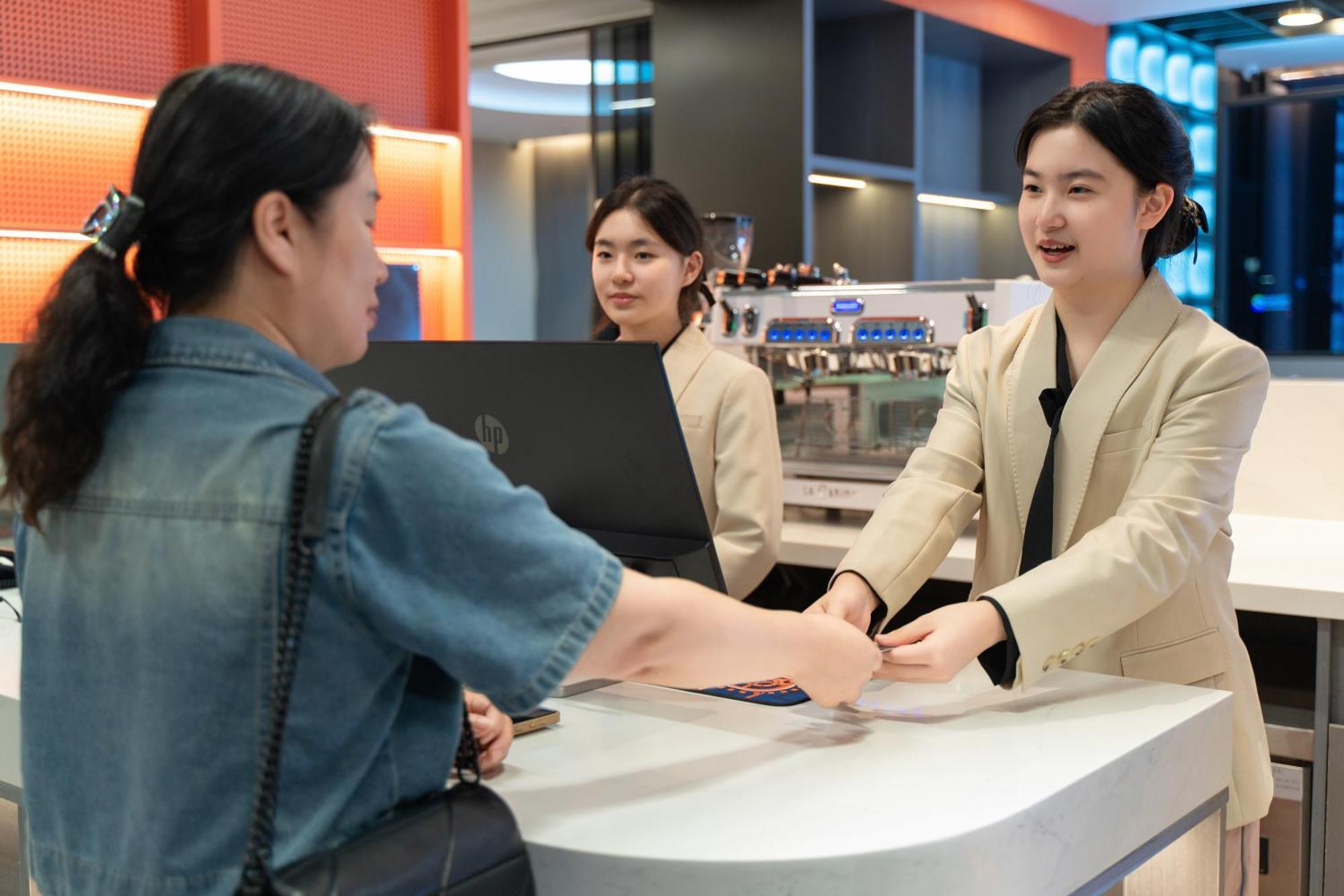 Grandee Rezen - Taikoo Hui Plaza Shipaiqiao Metro Station