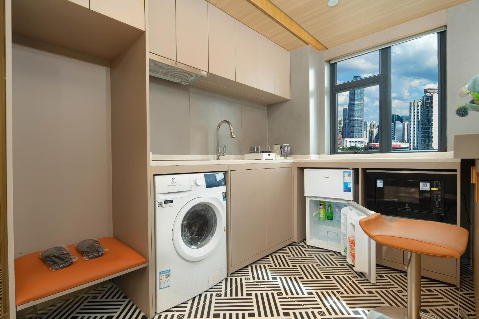 Hotel Grandee Rezen - Taikoo Hui Plaza Shipaiqiao Metro Station
