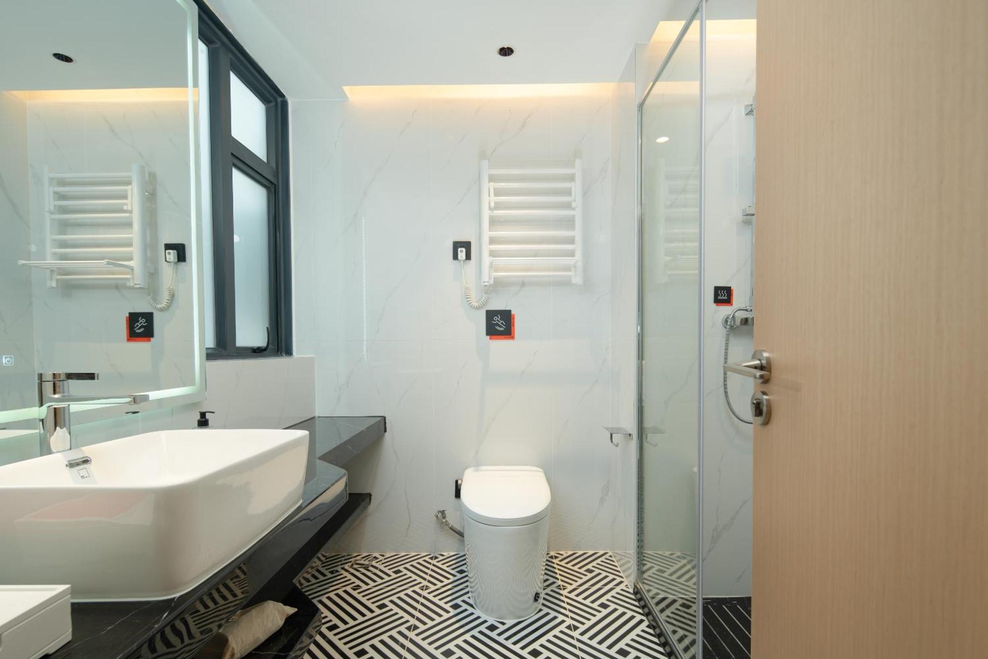 Grandee Rezen - Taikoo Hui Plaza Shipaiqiao Metro Station 5*