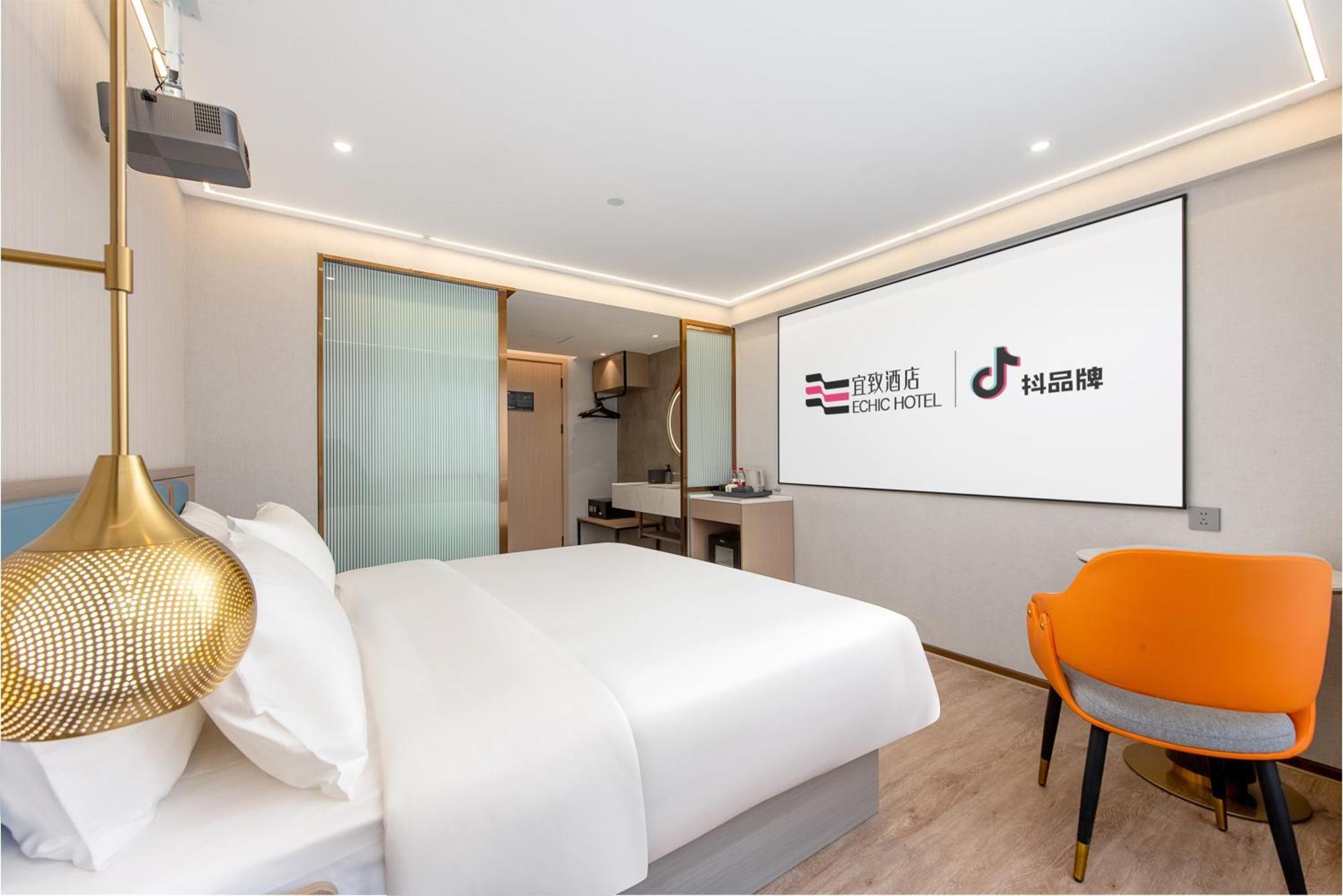 Yizhi - Tower Metro Station Pazhou Convention And Exhibition Center Branch 4*