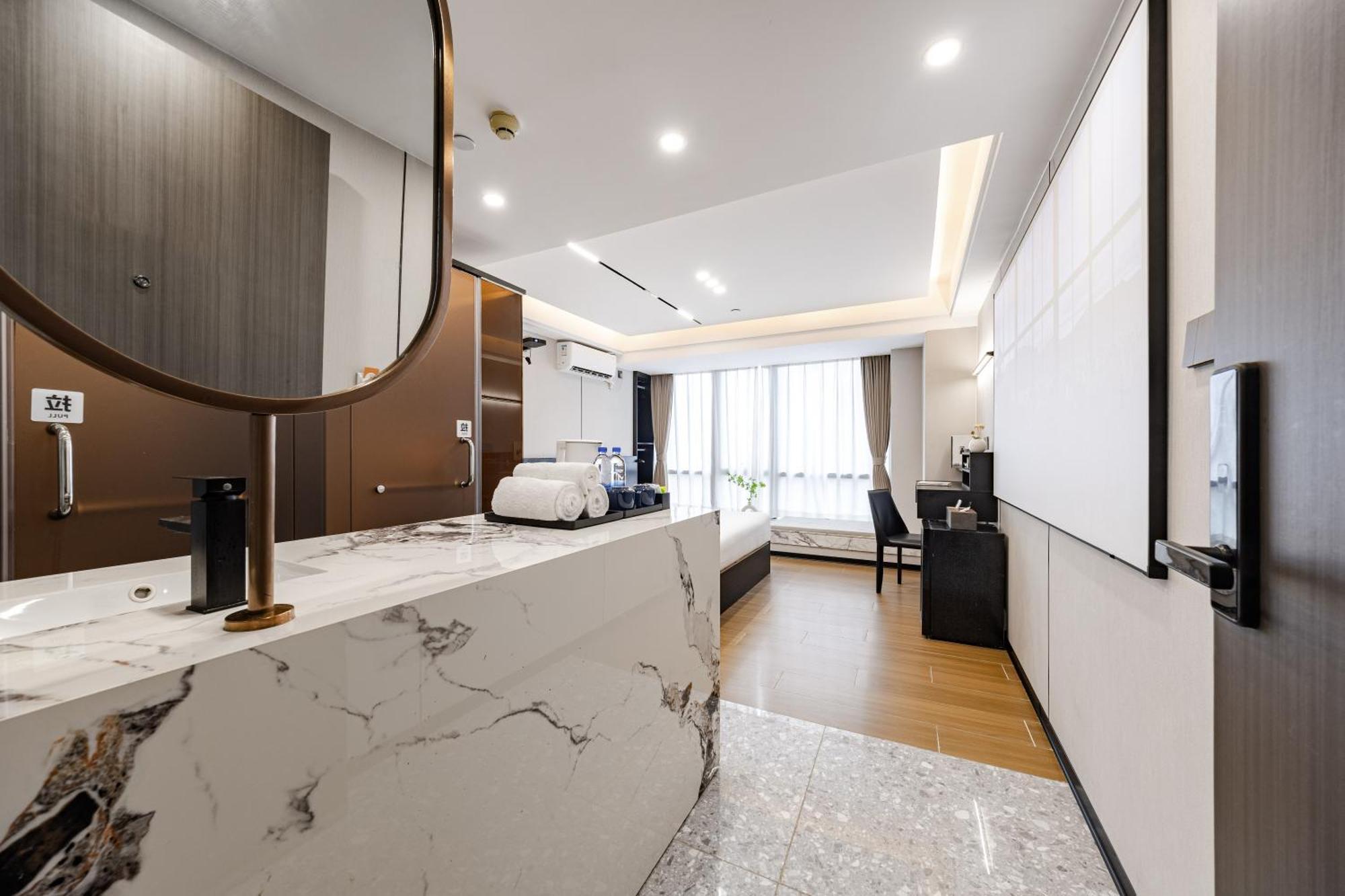 Hotel Yu Manju High-floor Huge-screen Audiovisual Hotel-guangzhou Tower Zhujiang New Town Sports West Road Branch