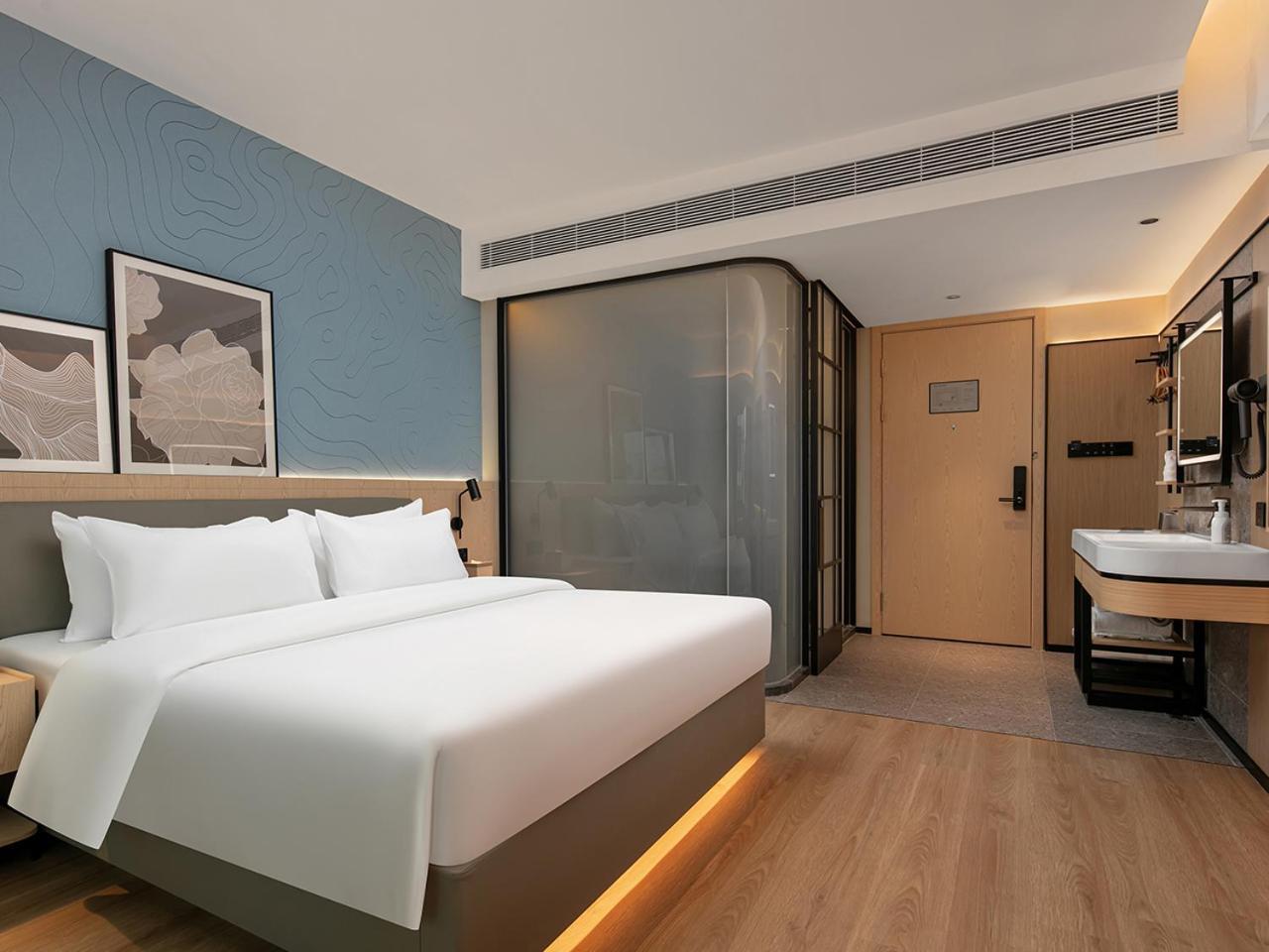 Country & By Radisson, Railway Station Xiaobei