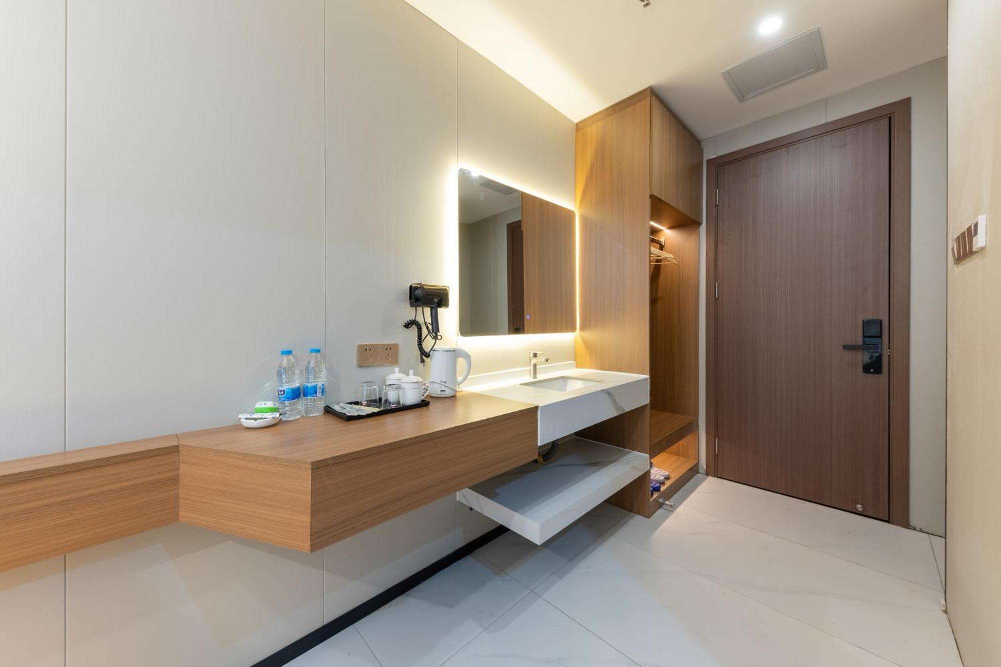 Hotel Haiyue 3*