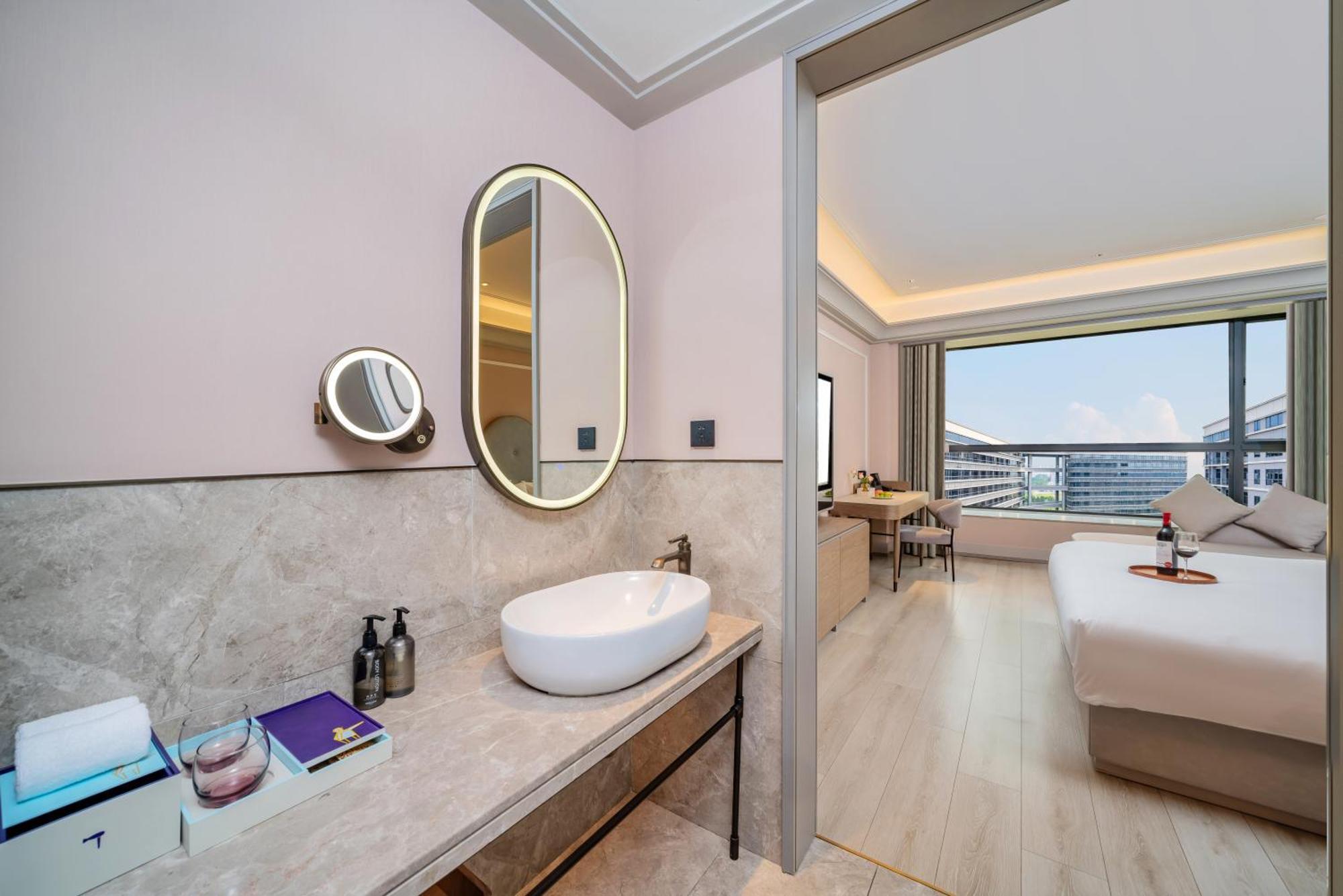 Mercure Baiyun International Airport - Airport Free Shuttle Bus Hotel 4*