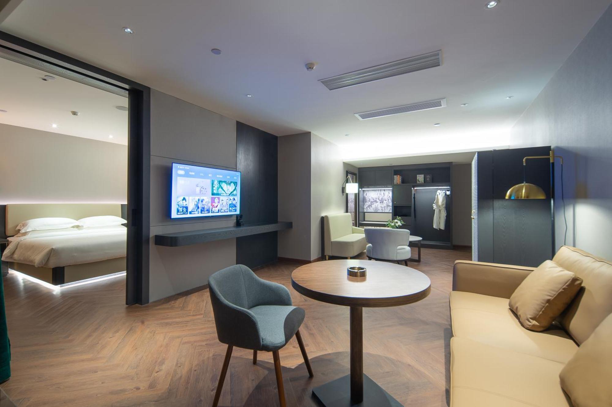 Hotel Elite International Taikoo Hui Plaza Gangding Metro Station Branch - Free Shuttle Bus To Fair Complex During Fair Period & Overseas Buyers Registration Service & Free Vpn Internet Access 4*