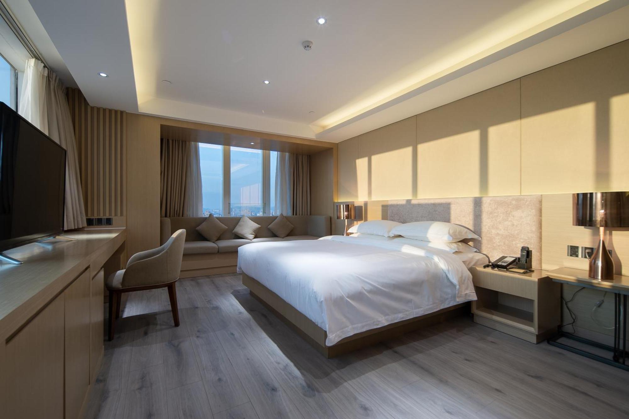 Hotel Elite International Taikoo Hui Plaza Gangding Metro Station Branch - Free Shuttle Bus To Fair Complex During Fair Period & Overseas Buyers Registration Service & Free Vpn Internet Access 4*