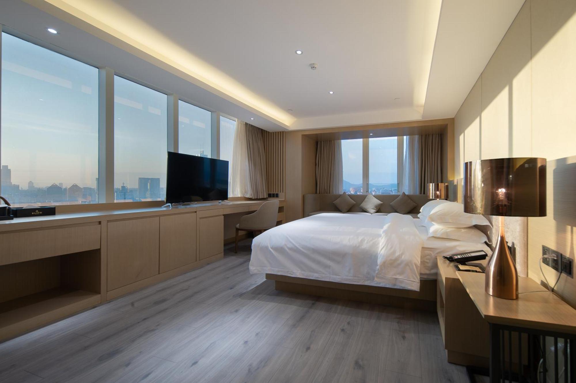 Elite International Taikoo Hui Plaza Gangding Metro Station Branch - Free Shuttle Bus To Fair Complex During Fair Period & Overseas Buyers Registration Service & Free Vpn Internet Access Hotel