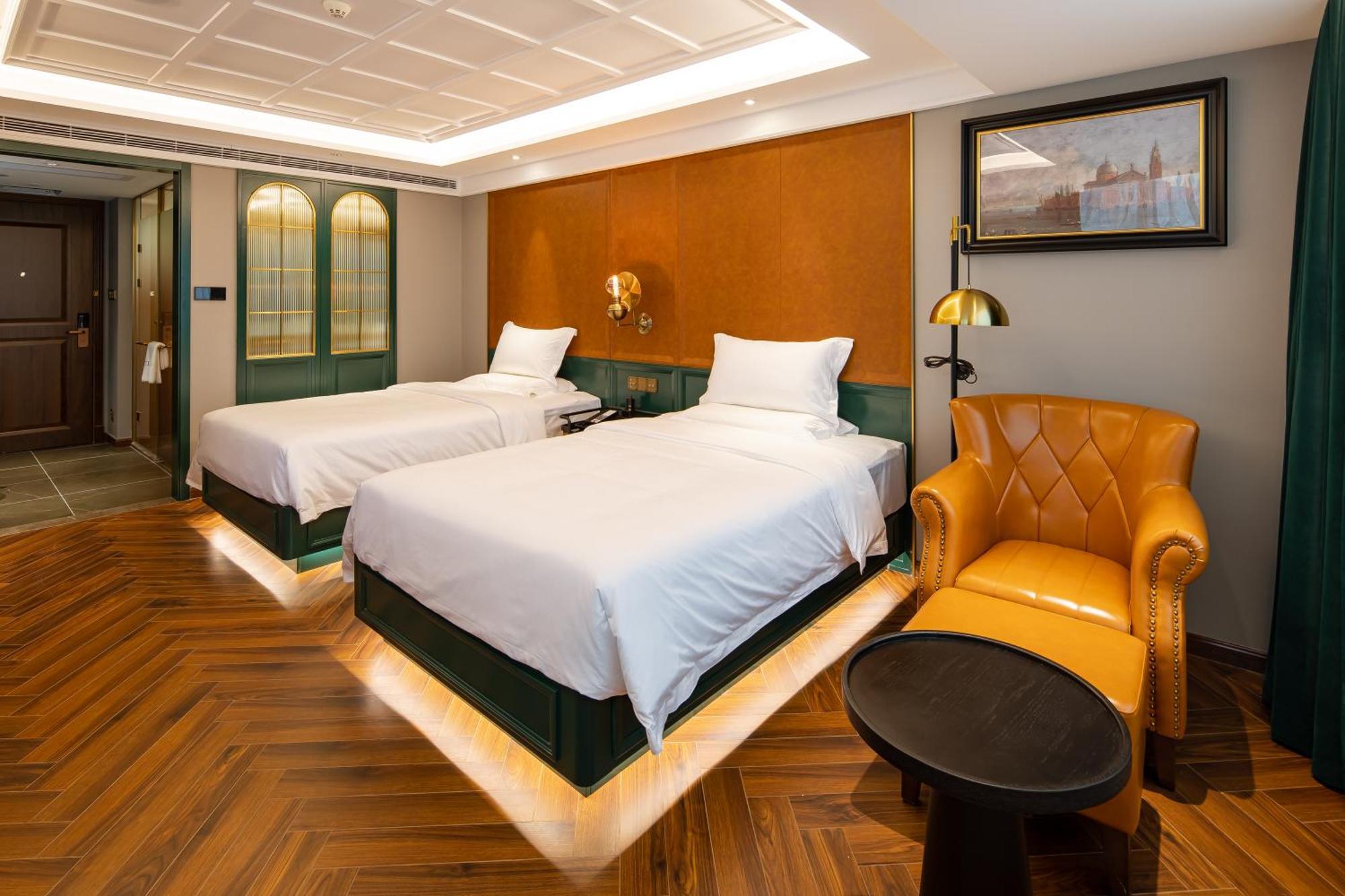 Hotel Elite International Taikoo Hui Plaza Gangding Metro Station Branch - Free Shuttle Bus To Fair Complex During Fair Period & Overseas Buyers Registration Service & Free Vpn Internet Access