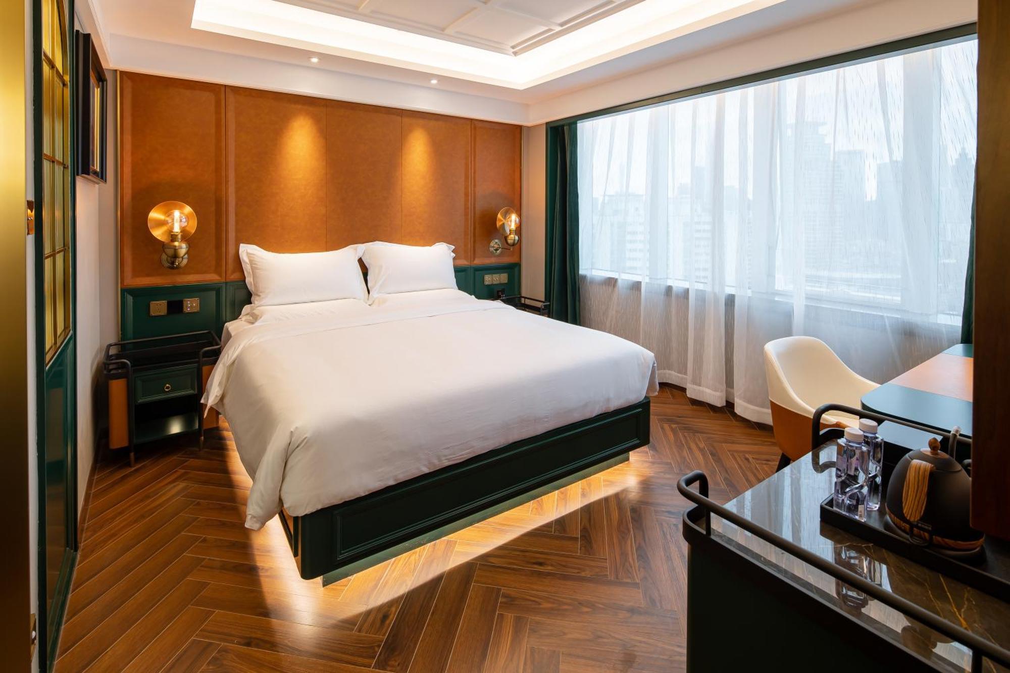 Elite International Taikoo Hui Plaza Gangding Metro Station Branch - Free Shuttle Bus To Fair Complex During Fair Period & Overseas Buyers Registration Service & Free Vpn Internet Access Hotel 4*