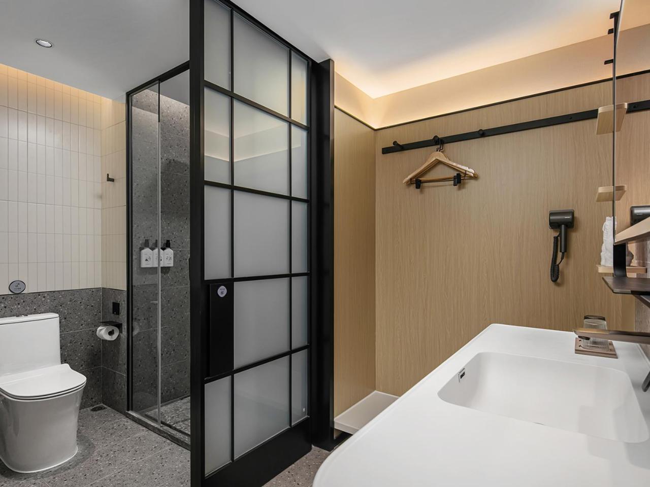Country & By Radisson, Railway Station Xiaobei