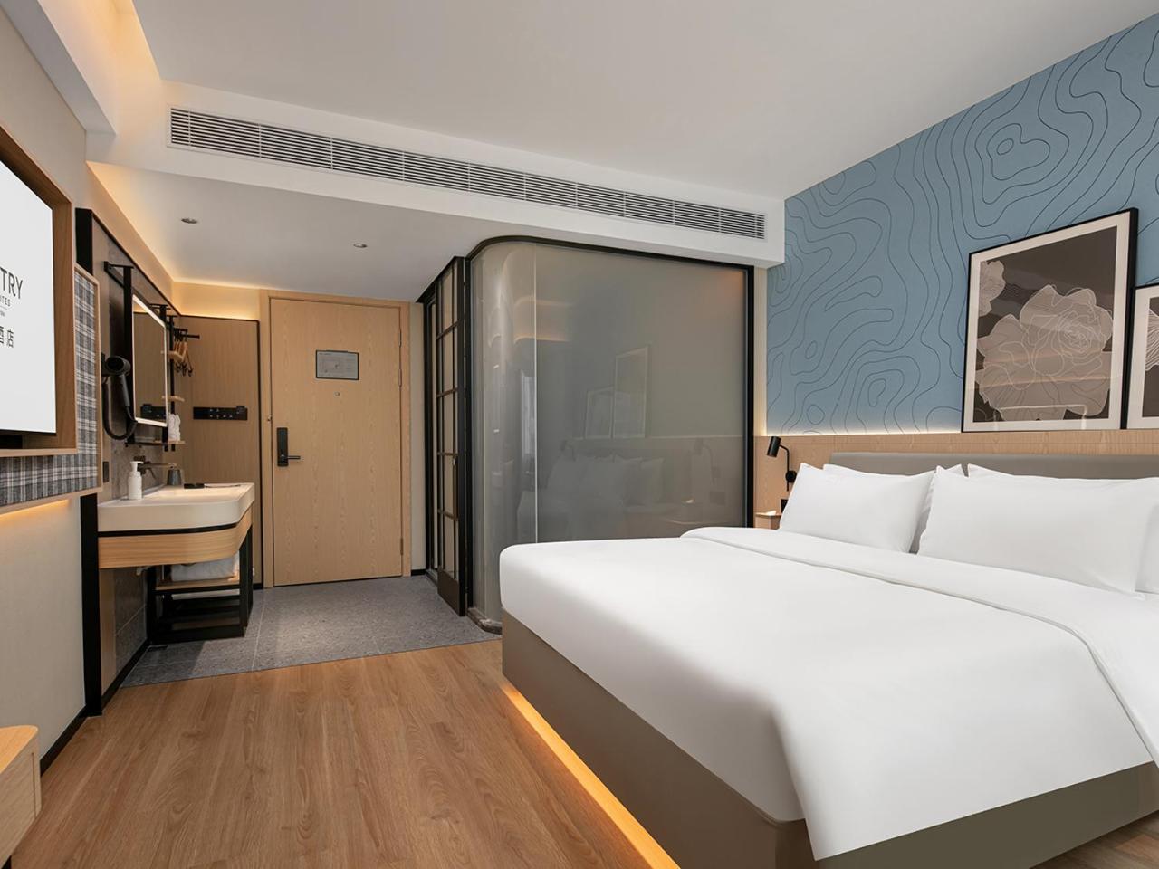 Country & By Radisson, Railway Station Xiaobei Hotel 4*