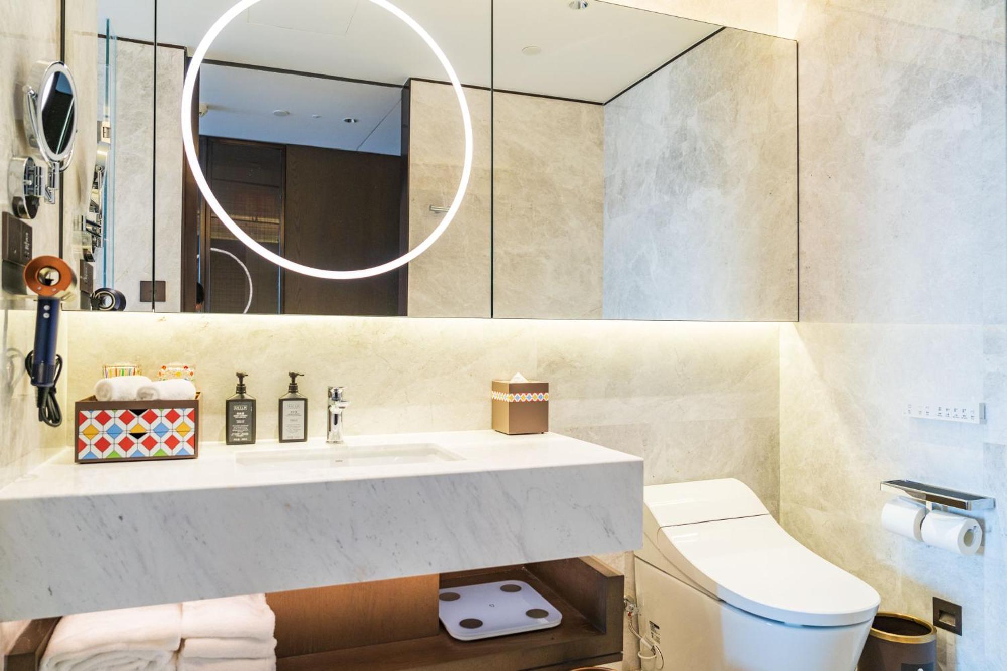 Yuexiu Guangzhou, Curio Collection By Hilton-free Shuttle Between And Exhibition Center During Fair Period & Exhibitor Registration Counter & Halal Food Guangzhou