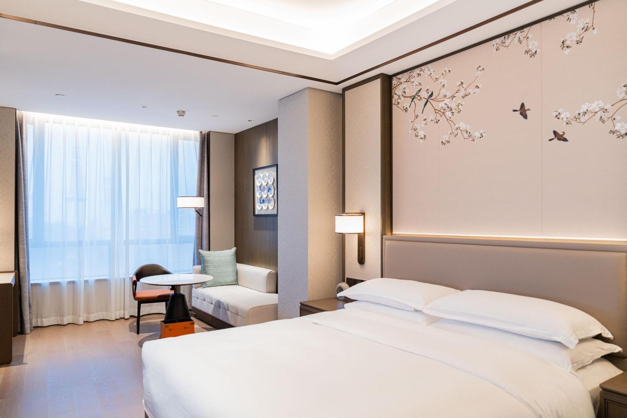 Yuexiu Guangzhou, Curio Collection By Hilton-free Shuttle Between And Exhibition Center During Fair Period & Exhibitor Registration Counter & Halal Food Hotel 5*