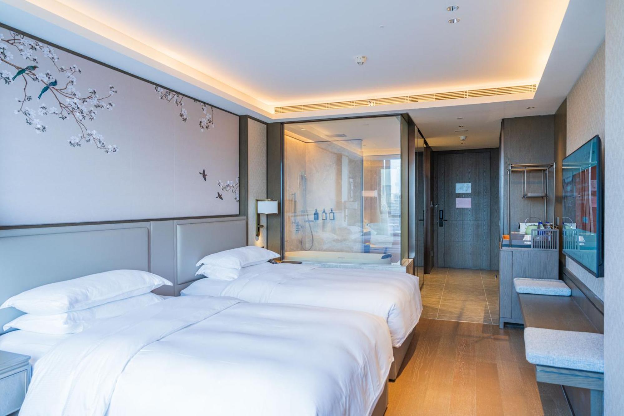 Hotel Yuexiu Guangzhou, Curio Collection By Hilton-free Shuttle Between And Exhibition Center During Fair Period & Exhibitor Registration Counter & Halal Food 5*