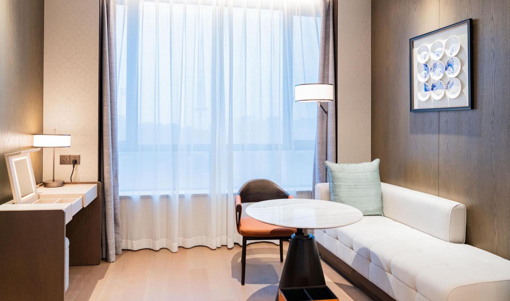 Yuexiu Guangzhou, Curio Collection By Hilton-free Shuttle Between And Exhibition Center During Fair Period & Exhibitor Registration Counter & Halal Food 5* Guangzhou