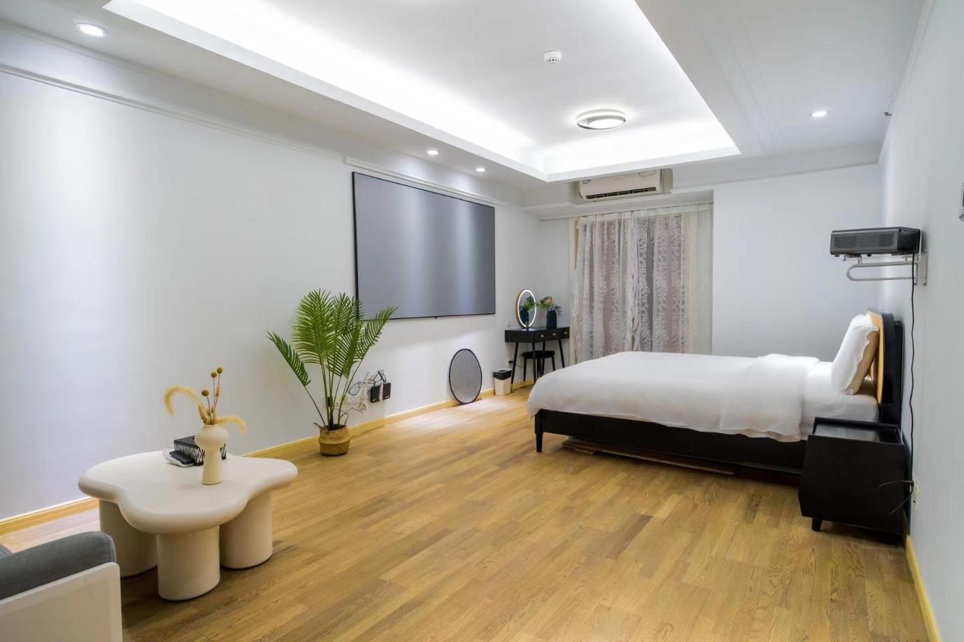 Youlejia Projection Beijing Road Pedestrian Street Branch 3*