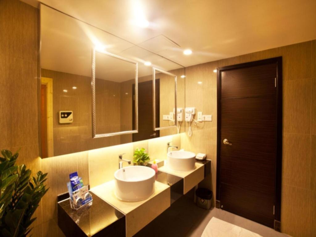 Hotel New World