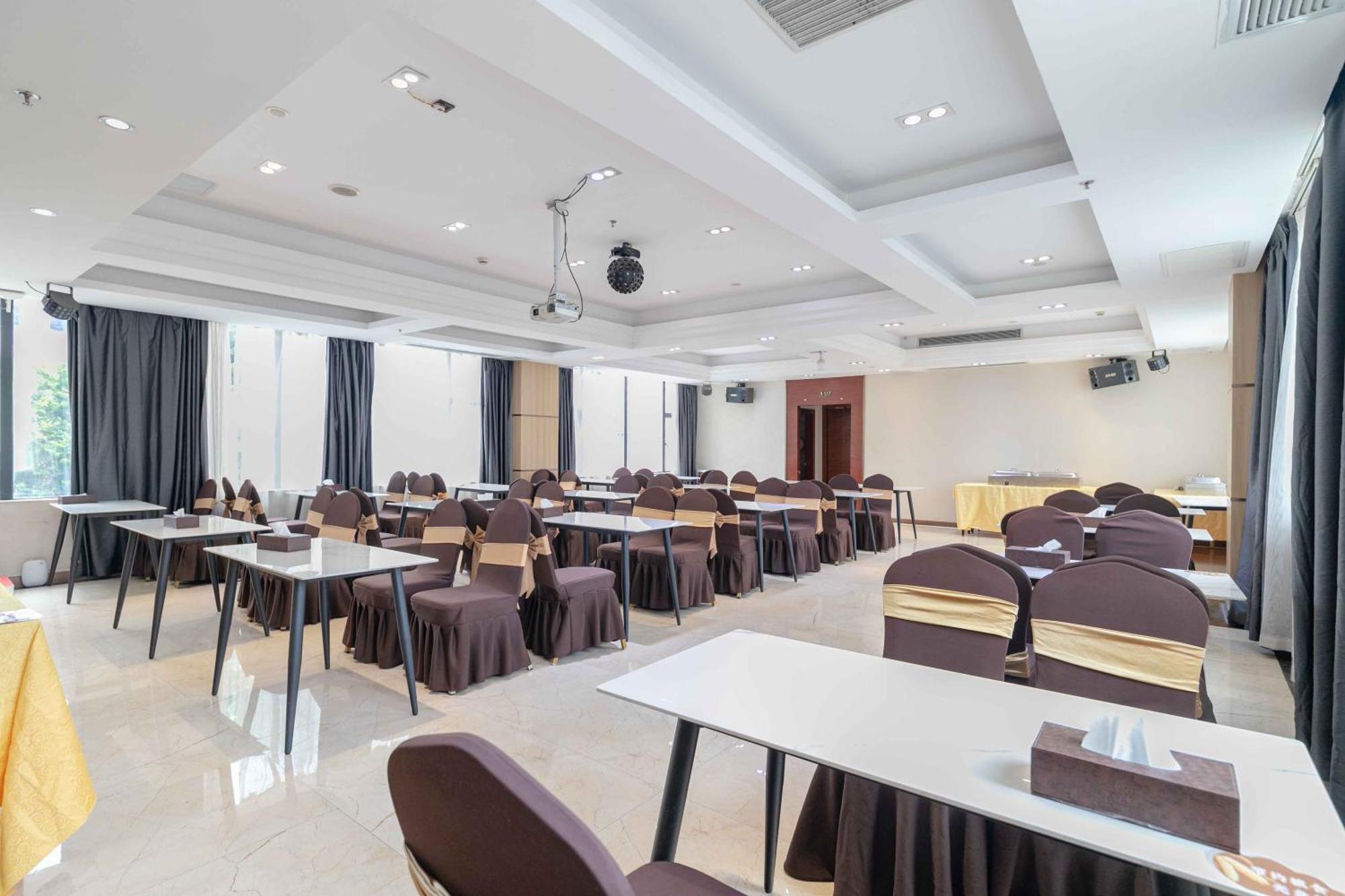 Yi Yun Baiyun International Airport Branch - Renhe Metro Station 3* Guangzhou
