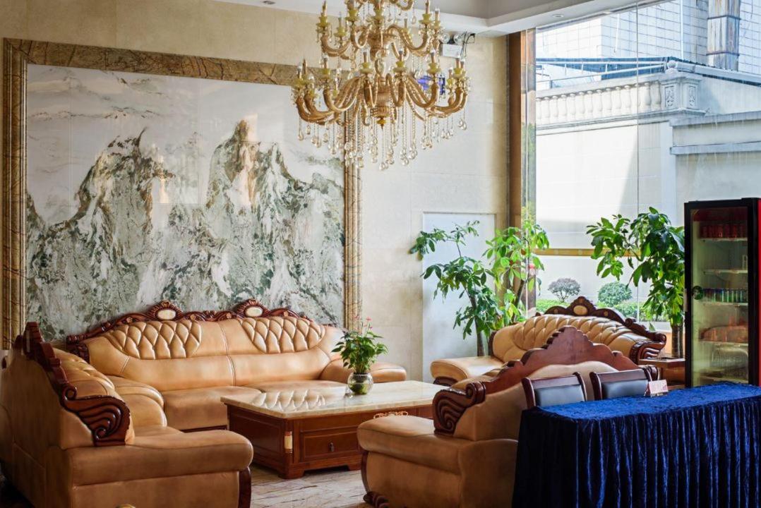 Yi Yun Baiyun International Airport Branch - Renhe Metro Station Hotel 3*