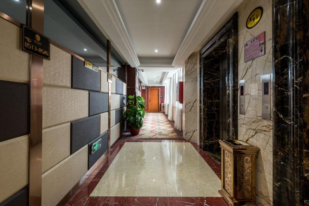 Yi Yun Baiyun International Airport Branch - Renhe Metro Station 3* Guangzhou