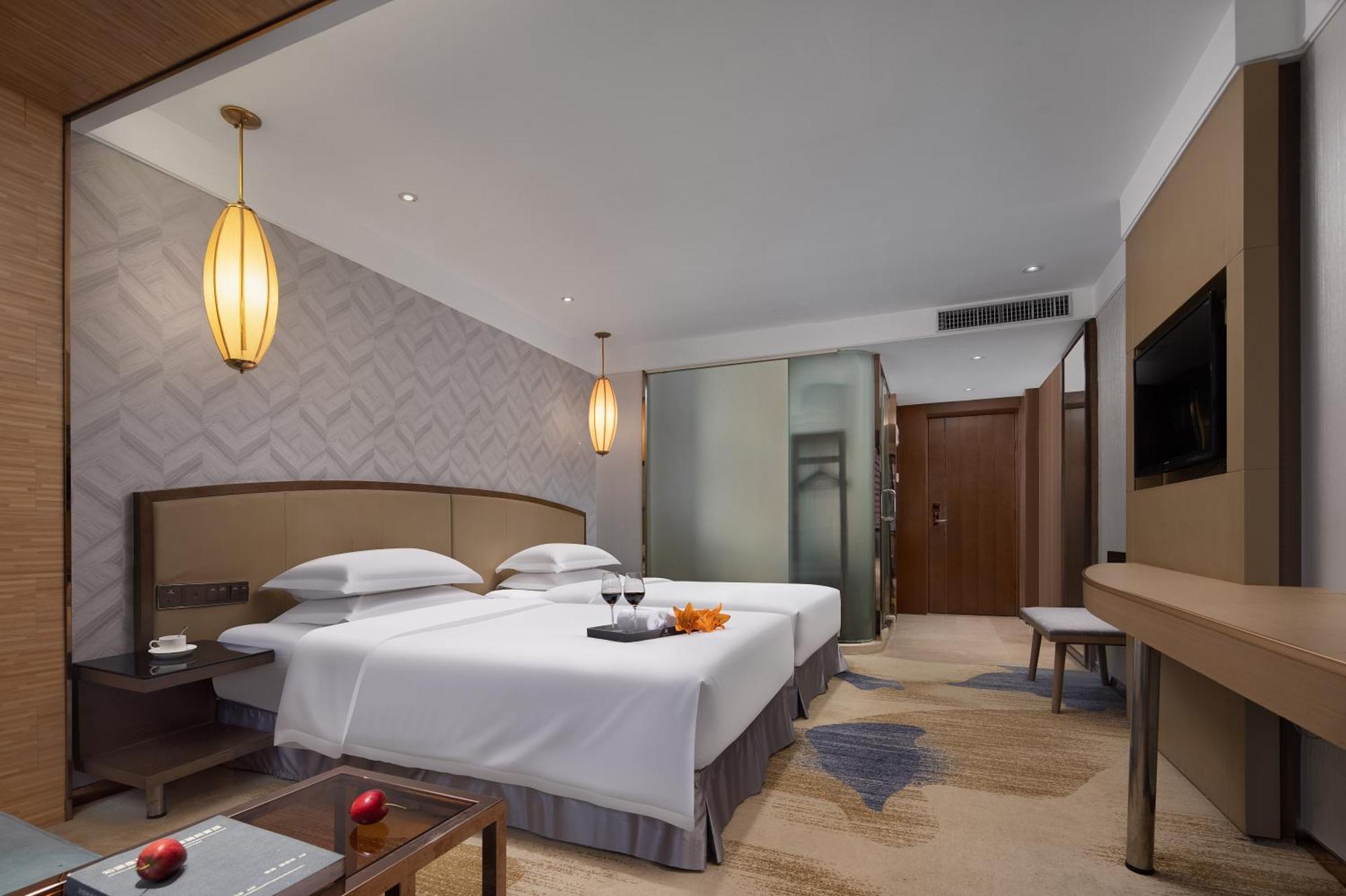 Kaiserdom Hotel: Tower Views & Fair Shuttle Service 3* Guangzhou