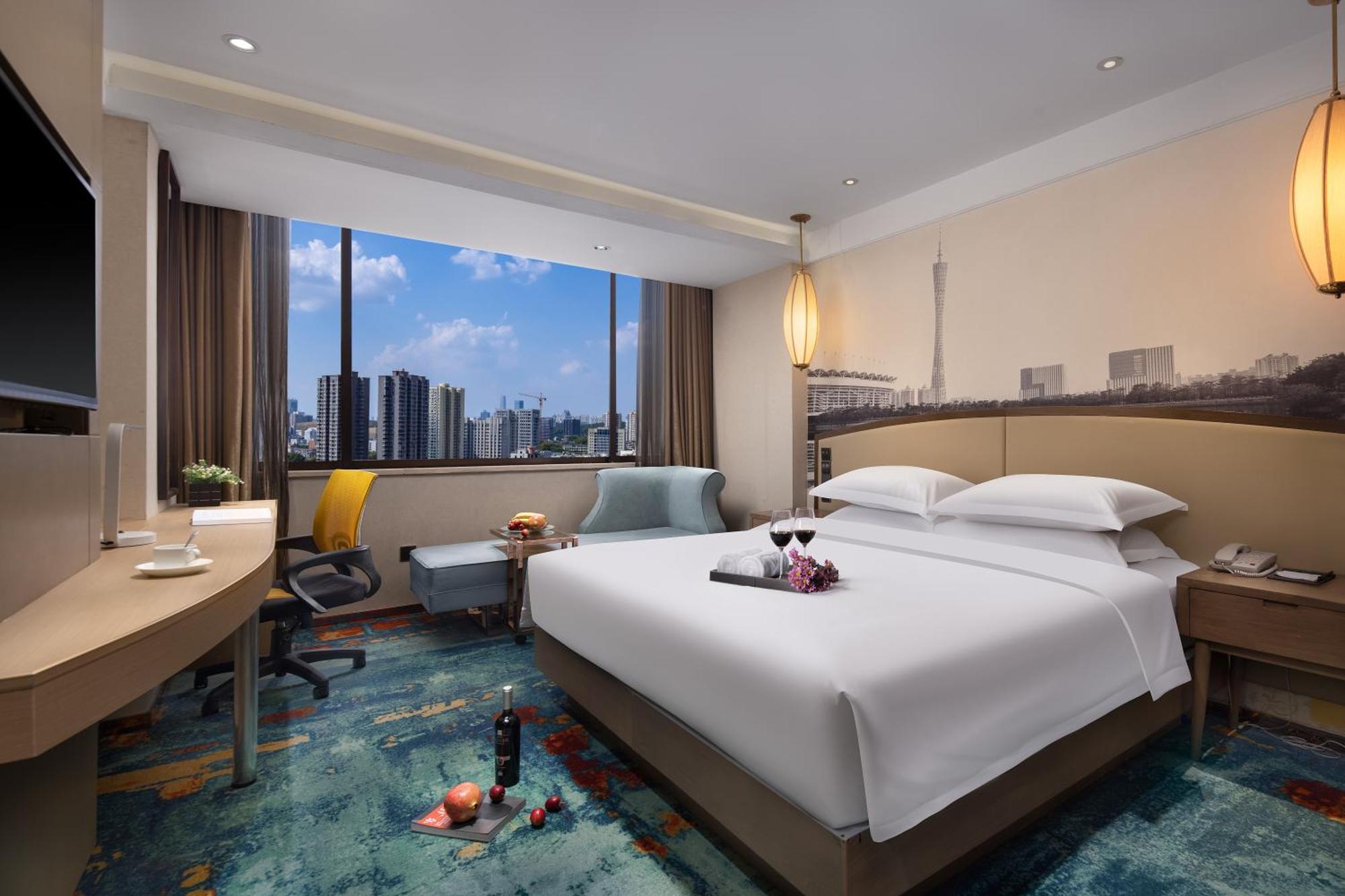 Kaiserdom Hotel: Tower Views & Fair Shuttle Service Hotel 3*