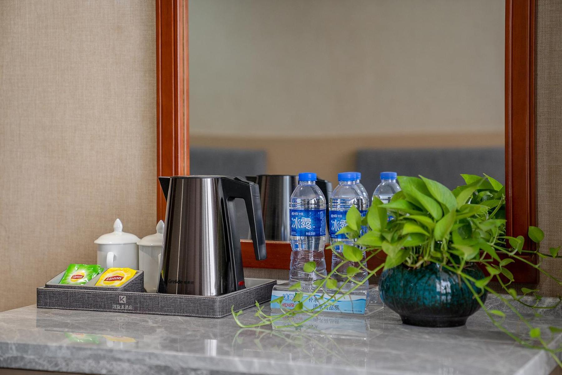 Hotel Kaiserdom Hotel: Tower Views & Fair Shuttle Service Guangzhou
