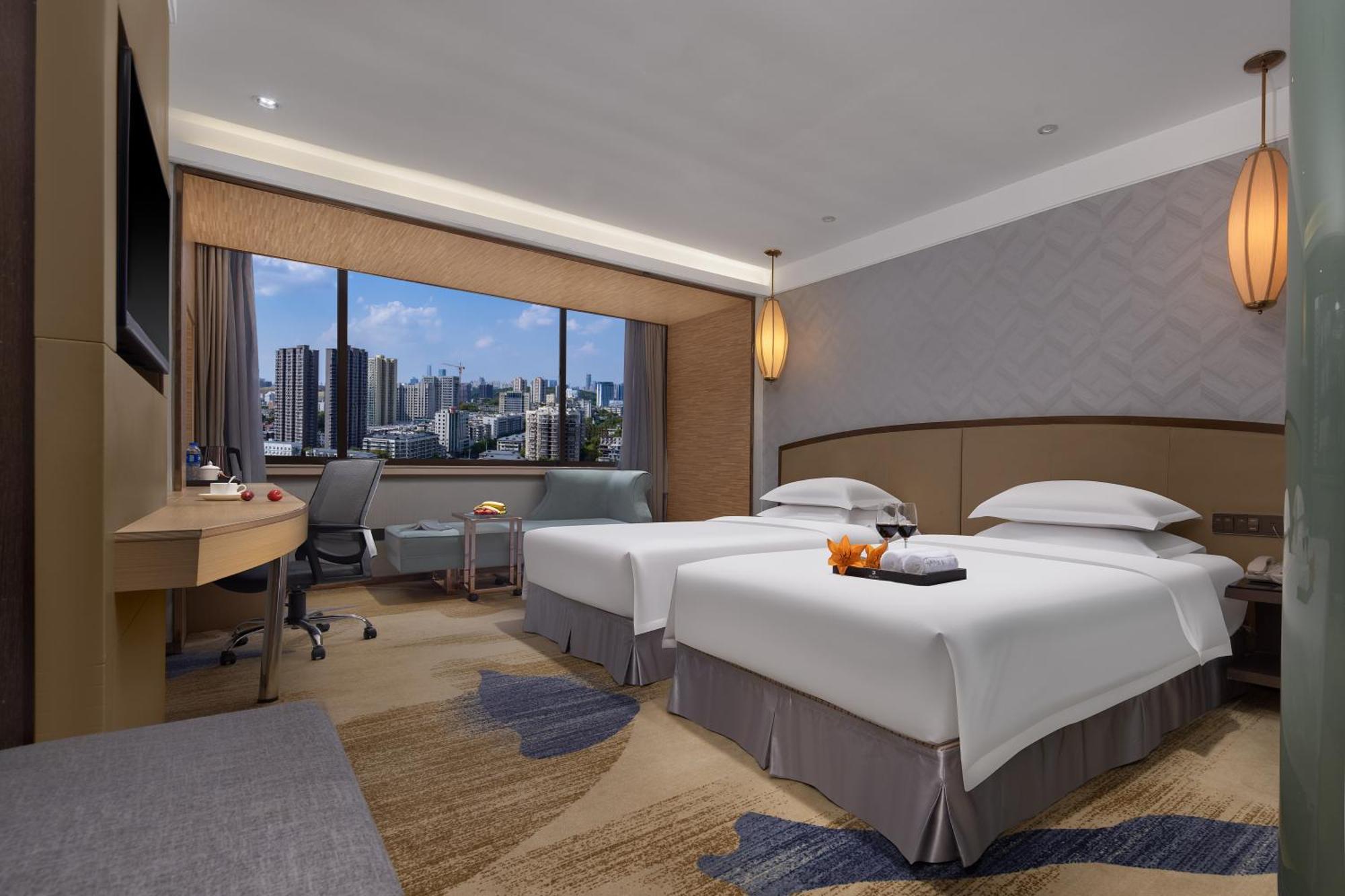 Kaiserdom Hotel: Tower Views & Fair Shuttle Service Hotel