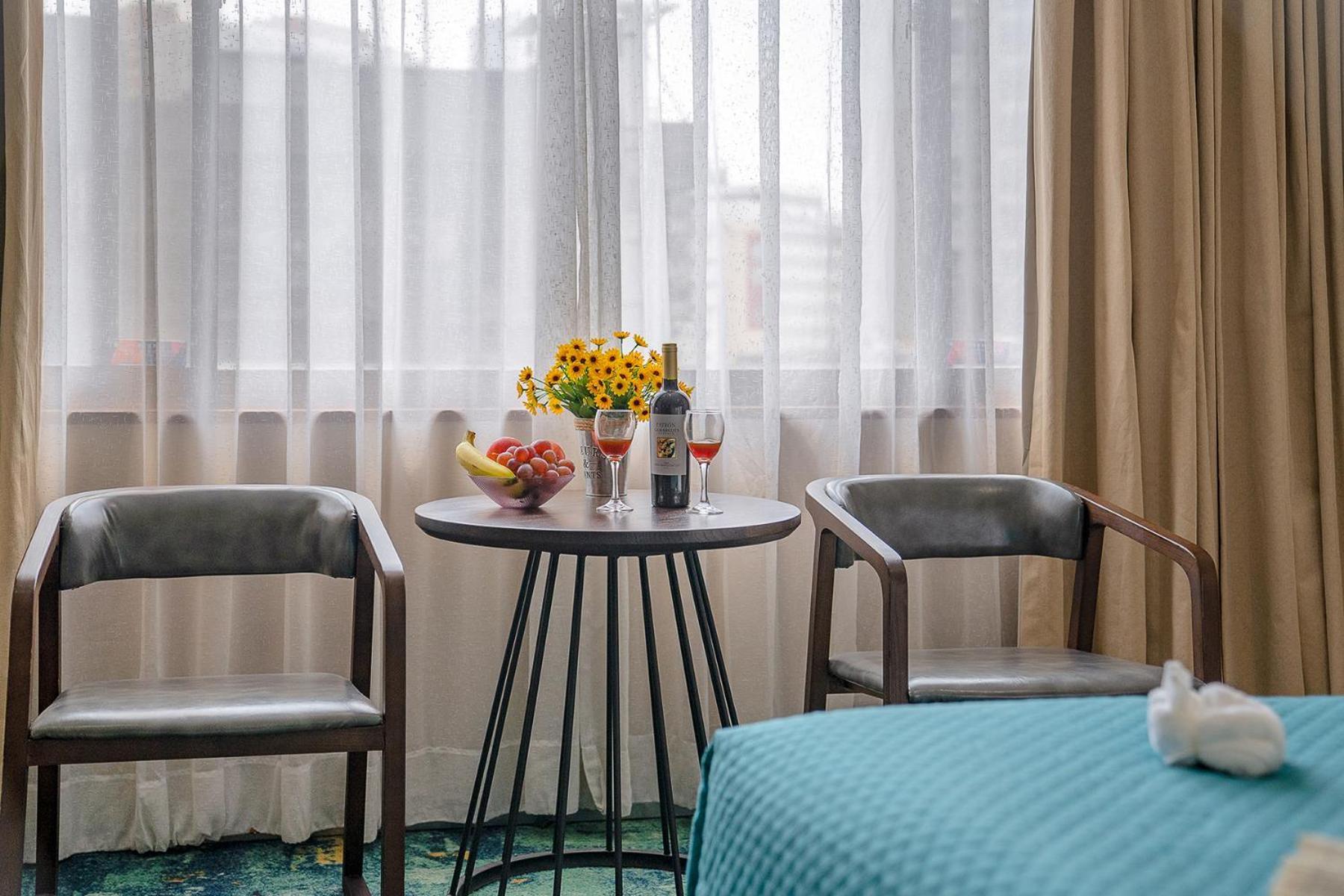 Hotel Kaiserdom Hotel: Tower Views & Fair Shuttle Service Guangzhou