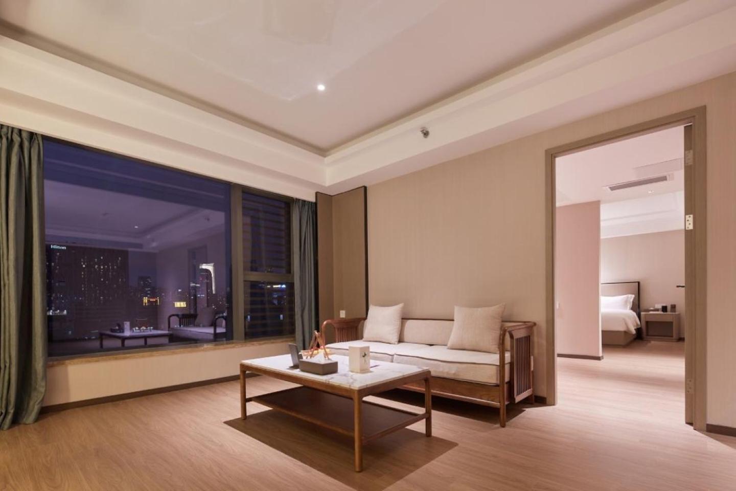 Hotel Mehood Lestie International Hotel Linhexi Guangzhou East Railway Branch - Free Shuttle Bus To Canton Fair Complex During Canton Fair Period & Free Afternoon Tea & Free Midnight Snack & Free Vpn Internet Access 4*