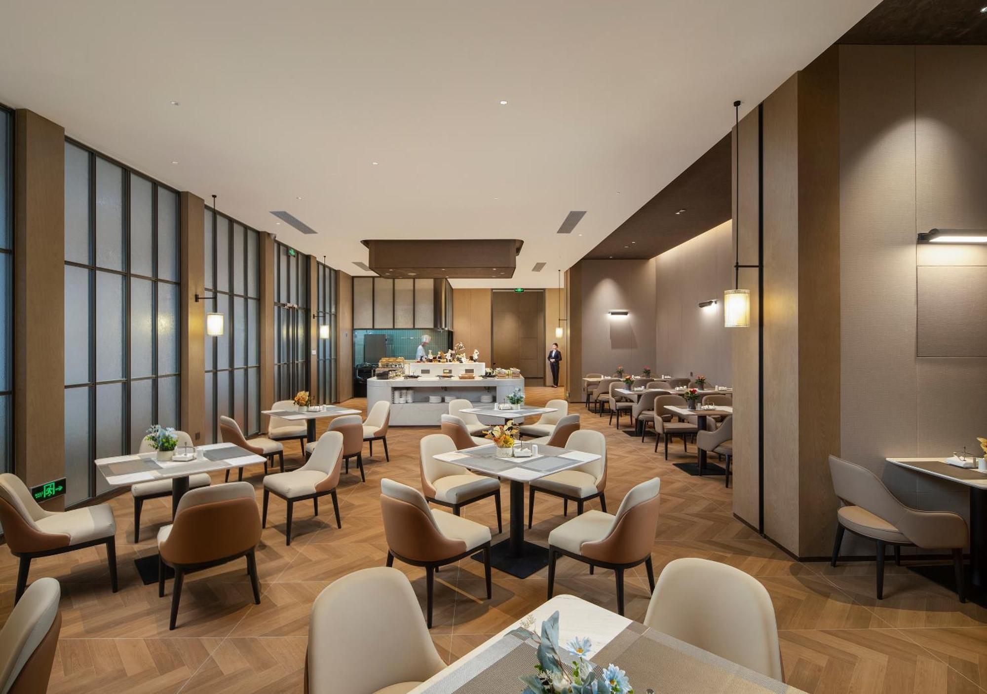 Hotel Mehood Lestie International Panyu Wanbo Yuangang Metro Station Branch - Free Shuttle Bus To Fair Complex During Fair Period & Free Afternoon Tea & Free Midnight Snack & Free Vpn Internet Access