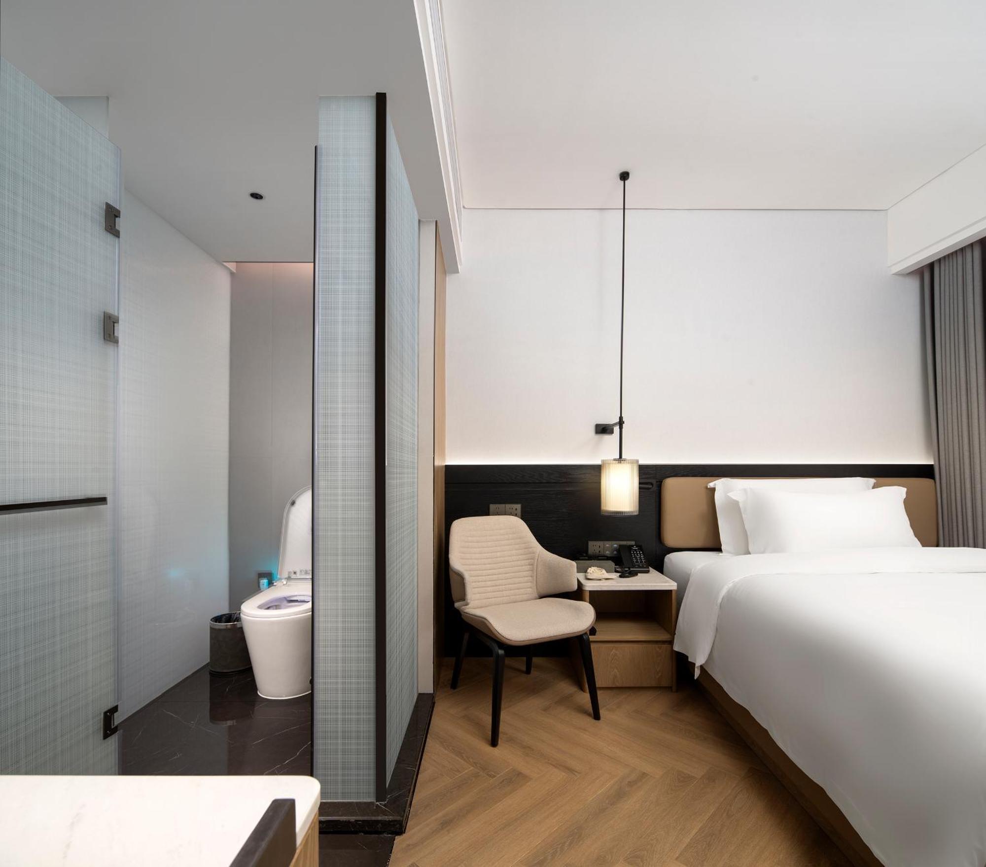 Hotel Mehood Lestie International Panyu Wanbo Yuangang Metro Station Branch - Free Shuttle Bus To Fair Complex During Fair Period & Free Afternoon Tea & Free Midnight Snack & Free Vpn Internet Access