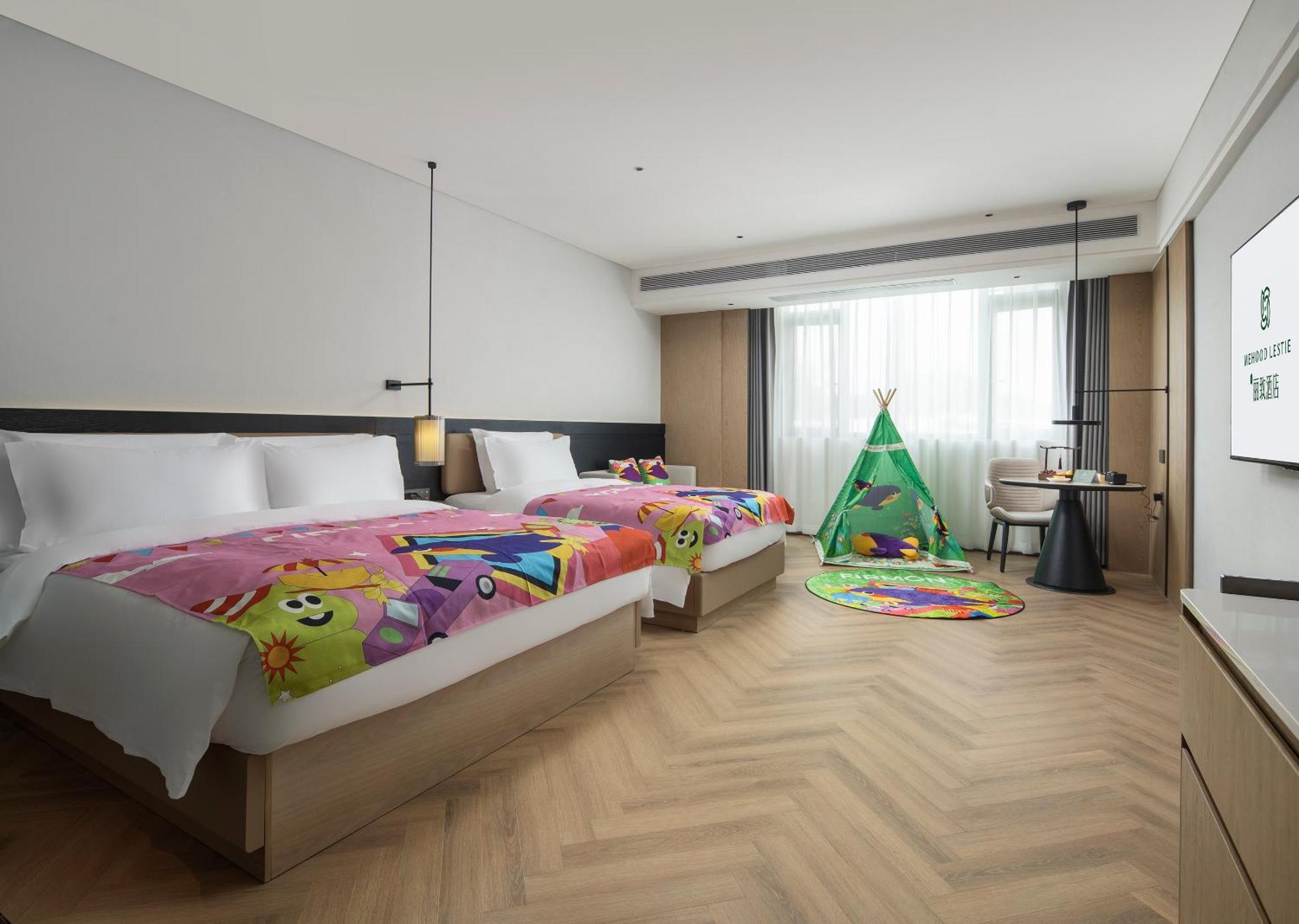 Hotel Mehood Lestie International Panyu Wanbo Yuangang Metro Station Branch - Free Shuttle Bus To Fair Complex During Fair Period & Free Afternoon Tea & Free Midnight Snack & Free Vpn Internet Access 4*