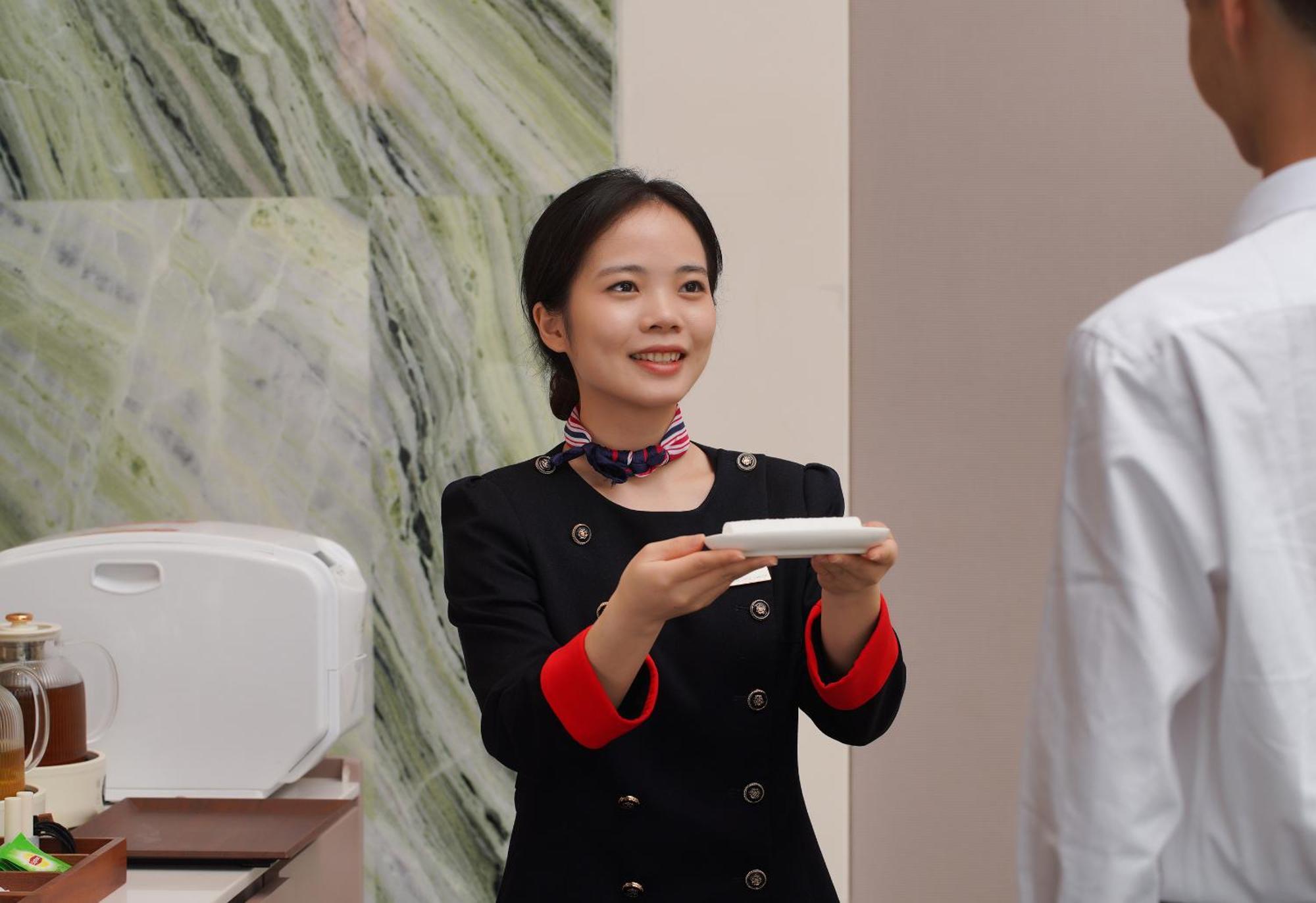 Mehood Lestie International Panyu Wanbo Yuangang Metro Station Branch - Free Shuttle Bus To Fair Complex During Fair Period & Free Afternoon Tea & Free Midnight Snack & Free Vpn Internet Access Hotel 4*