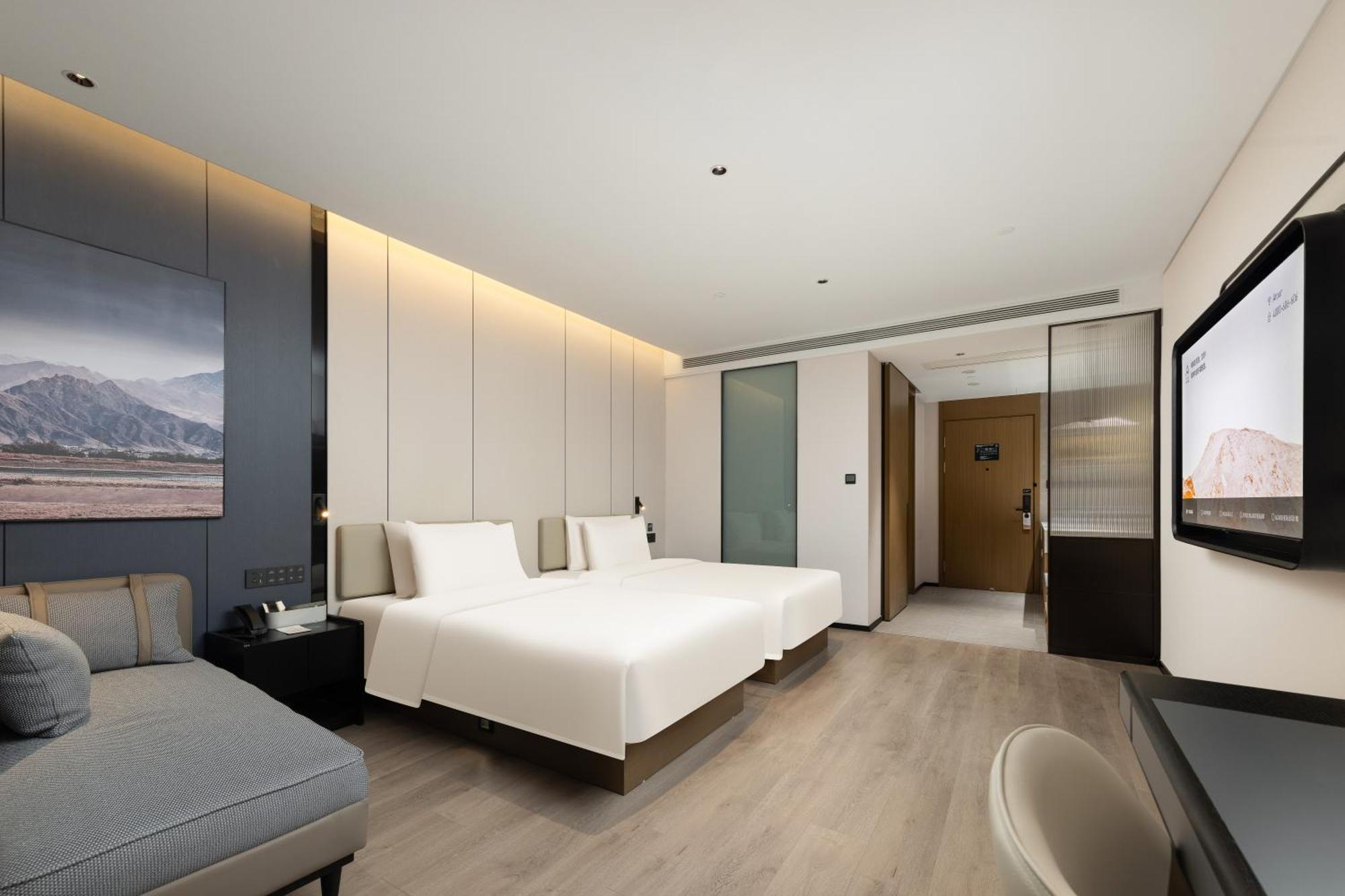 Hotel Atour Nansha Uni Mall 4*
