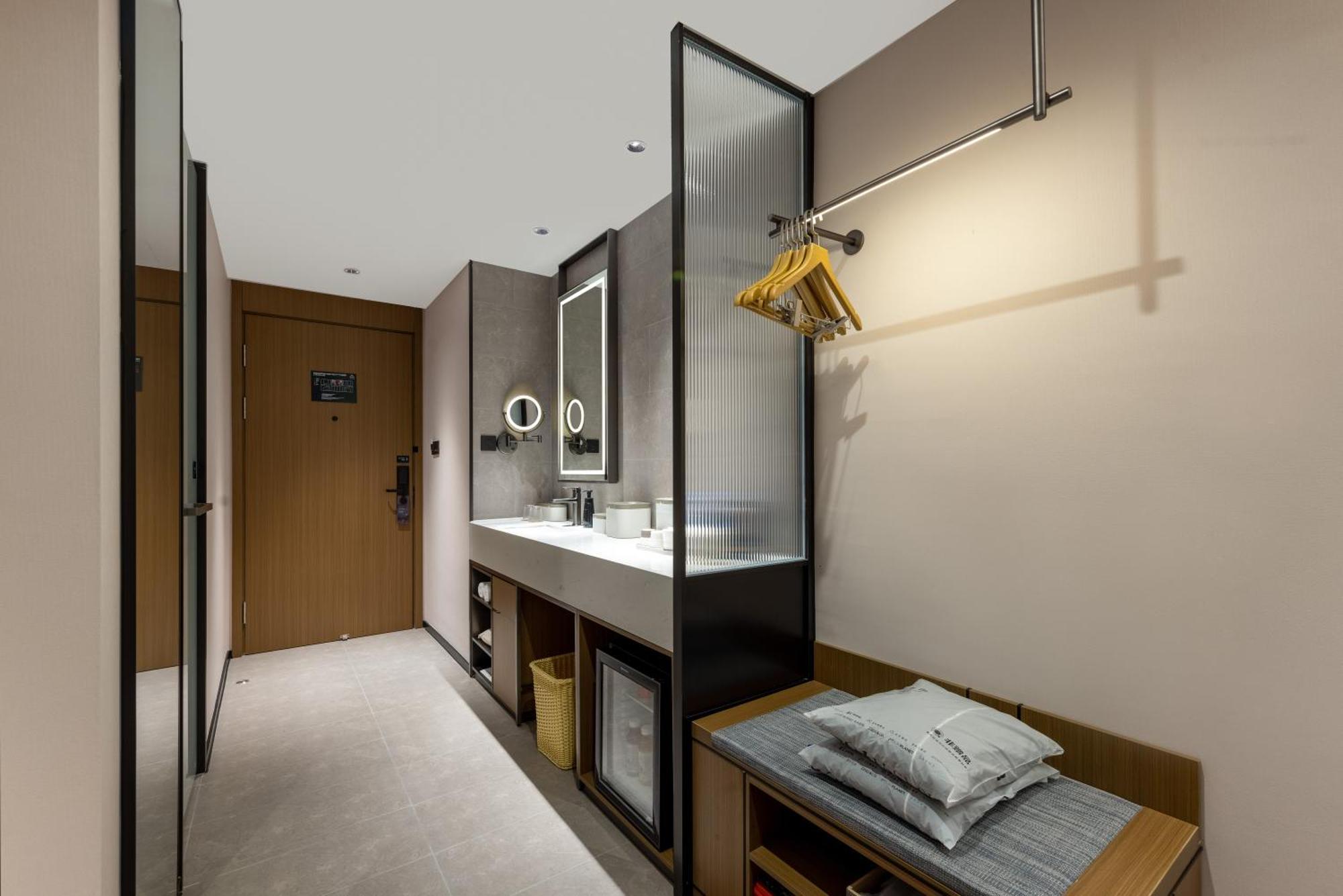 Atour Nansha Uni Mall Hotel