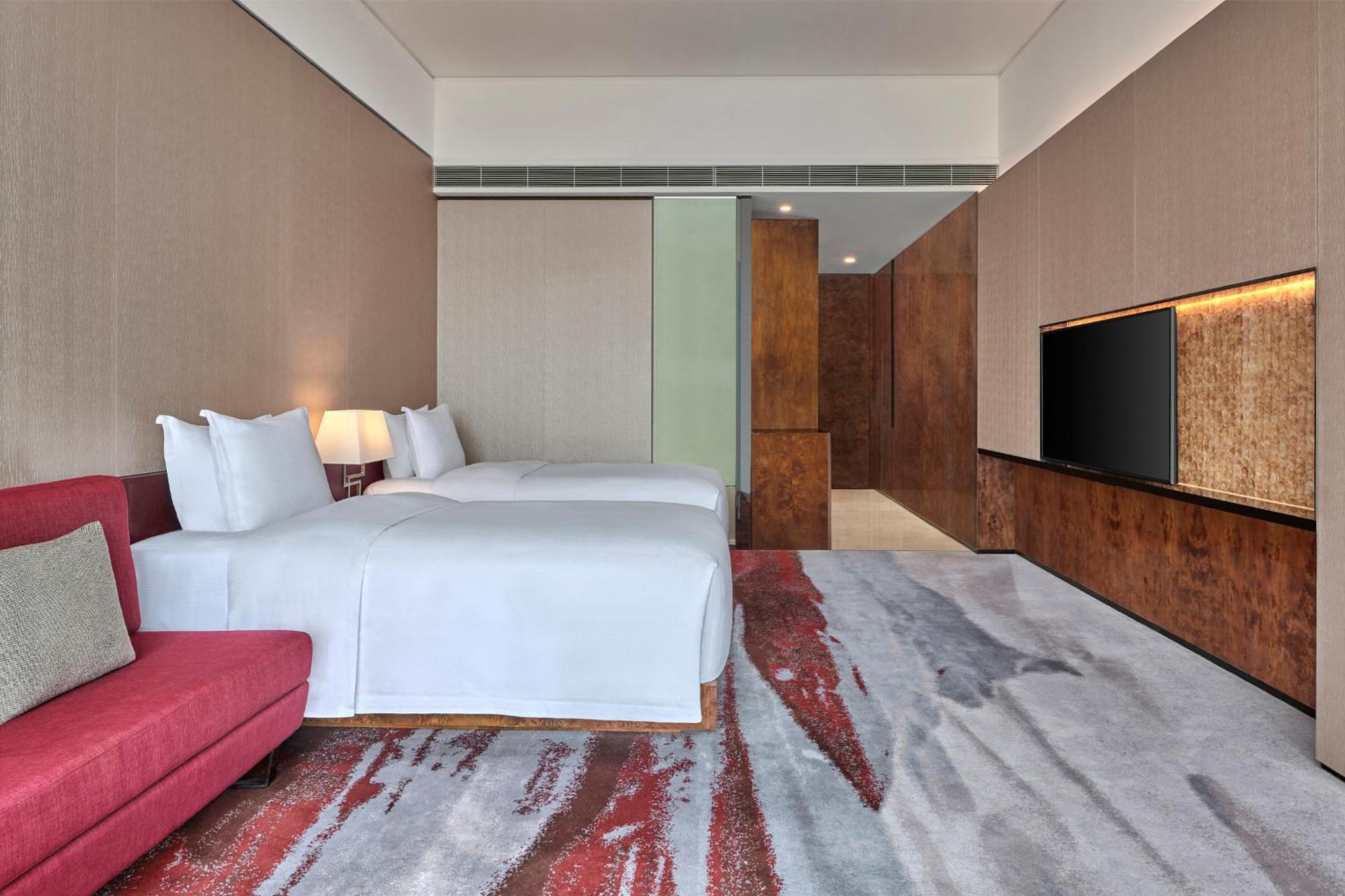 Hilton Tianhe: Fair Shuttle & Registration Hotel
