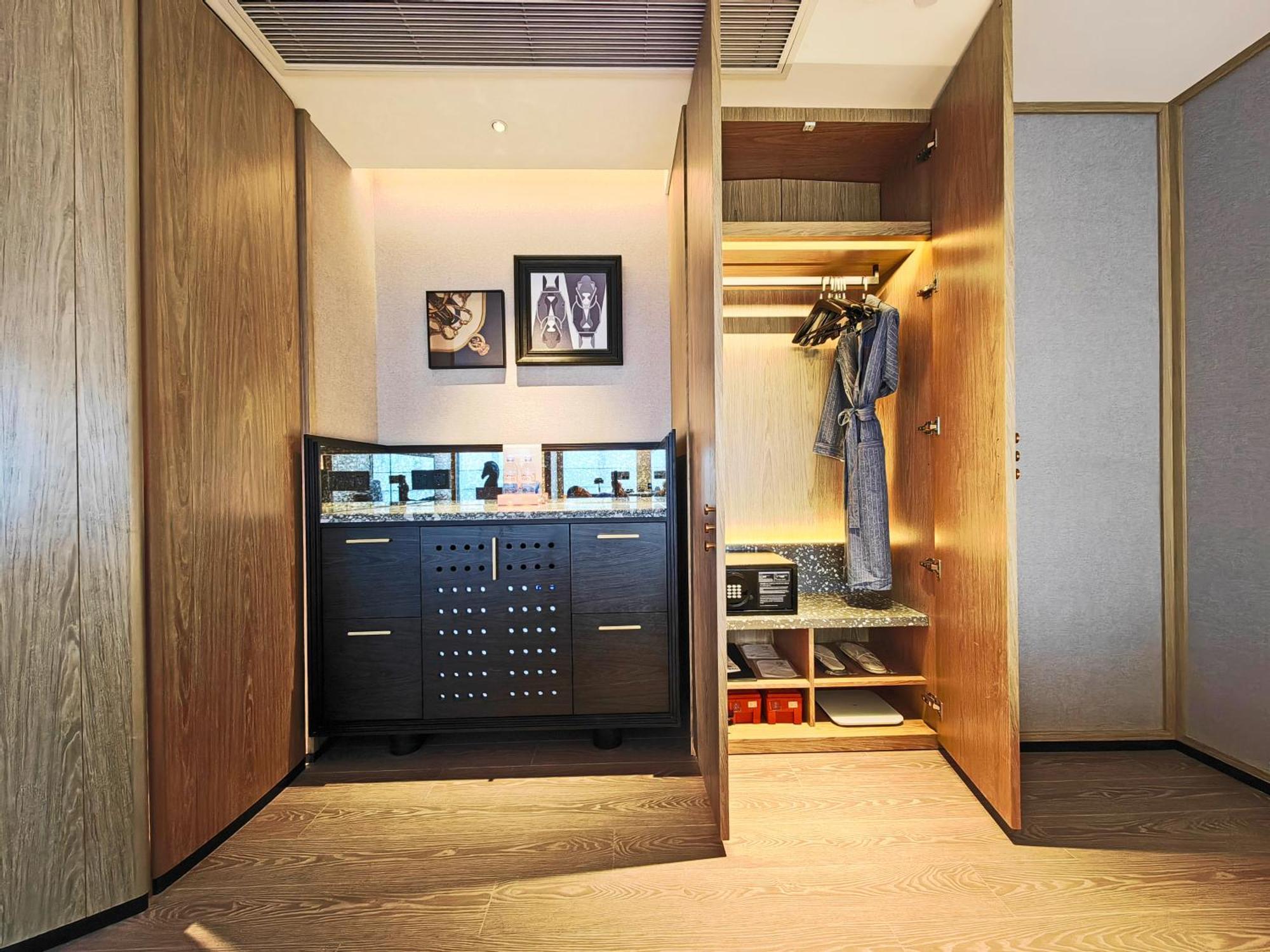 Arthur Luogang Xiangang Metro Guangzhou-free Shuttle Bus For Fair&free Breakfast And Afternoon Tea Hotel Guangzhou