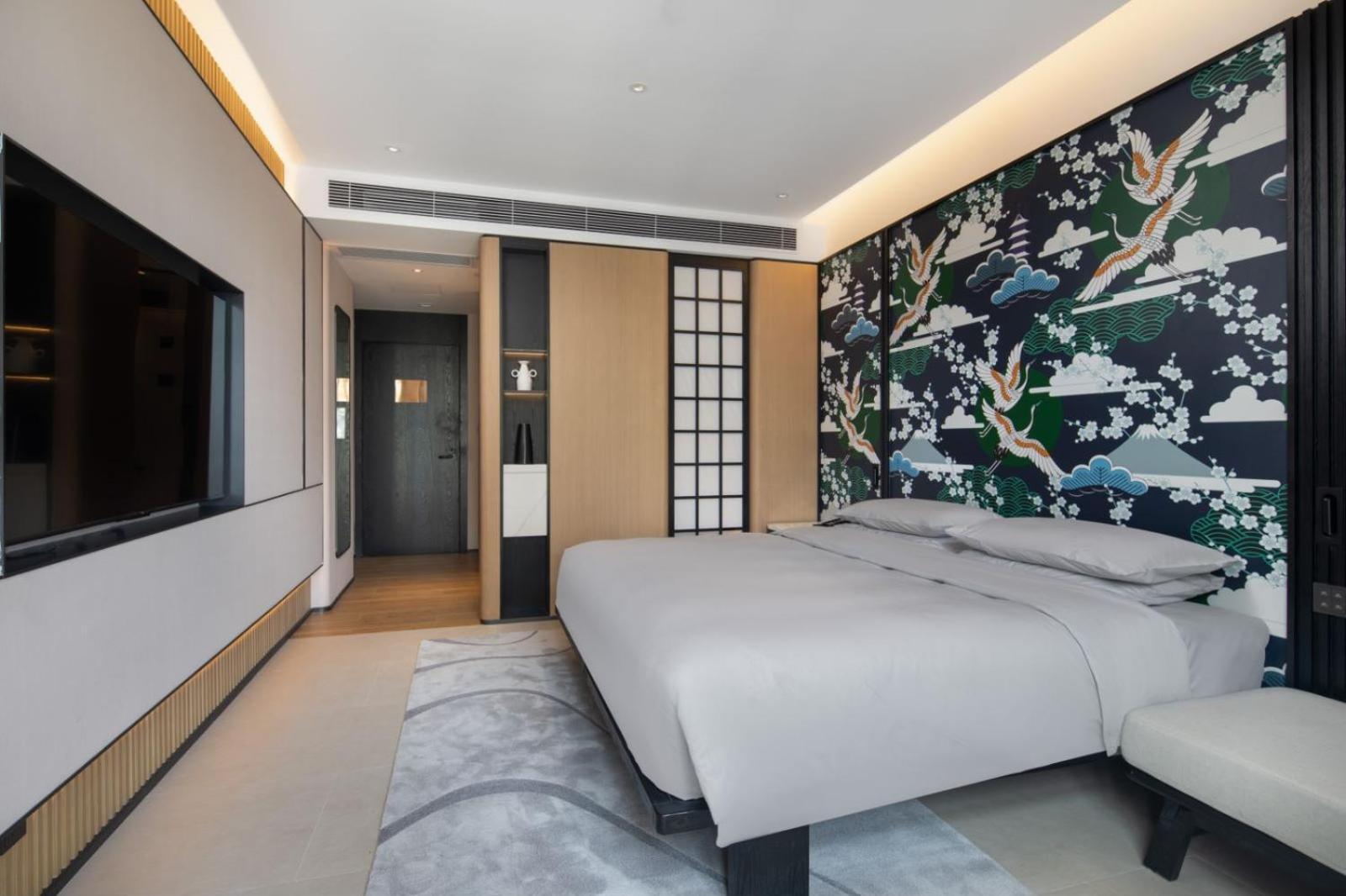 Ginco Baiyun Airport Hotel 4*