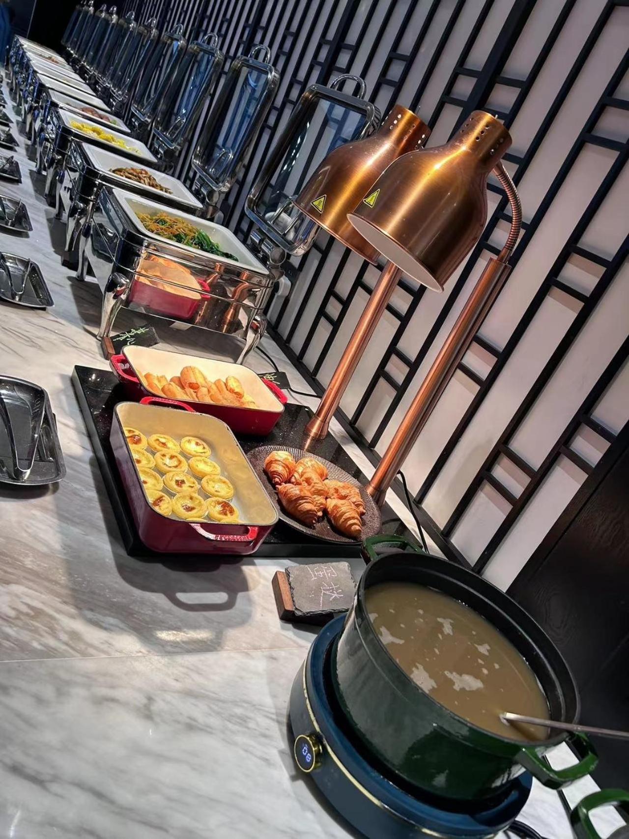 Ginco Baiyun Airport Hotel