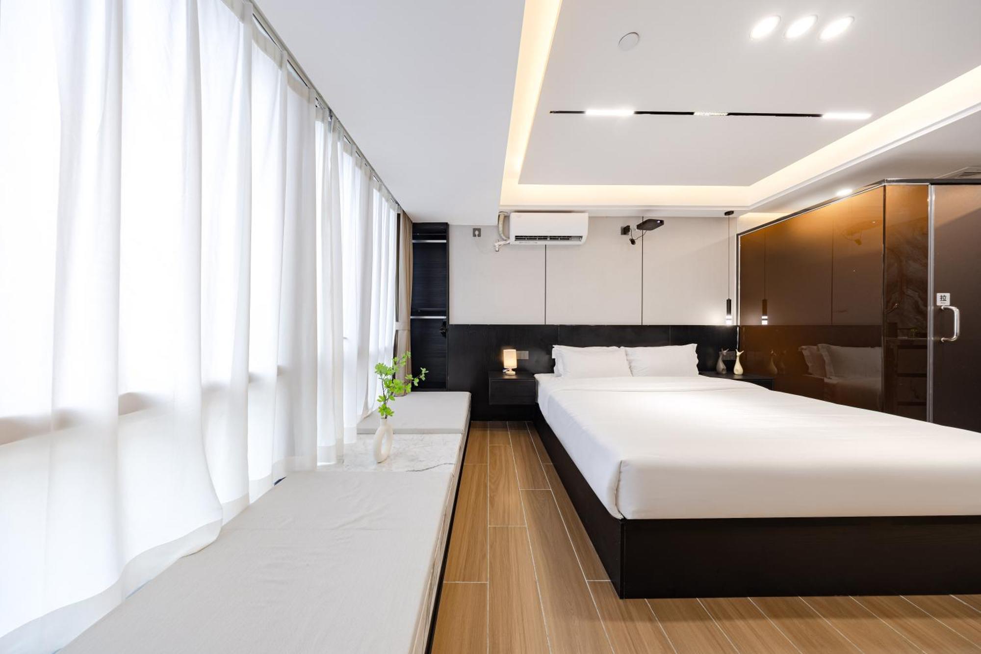 Hotel Yu Manju High-floor Huge-screen Audiovisual Hotel-guangzhou Tower Zhujiang New Town Sports West Road Branch