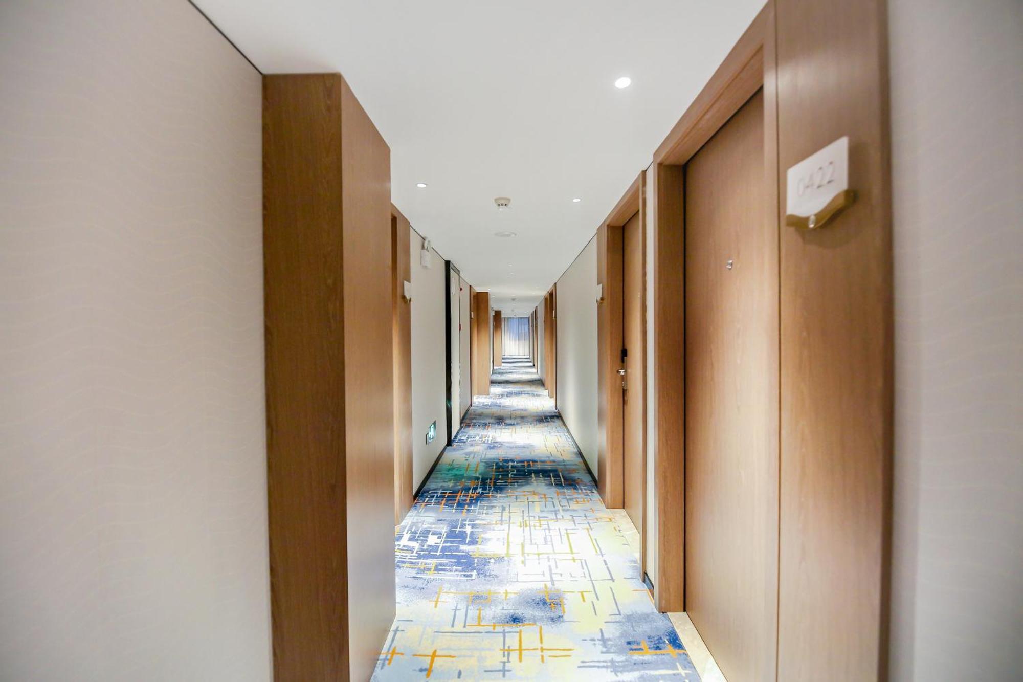 Echarm Dongpu Financial Pazhou Convention Center - Free Shuttle Bus For Fair 3*
