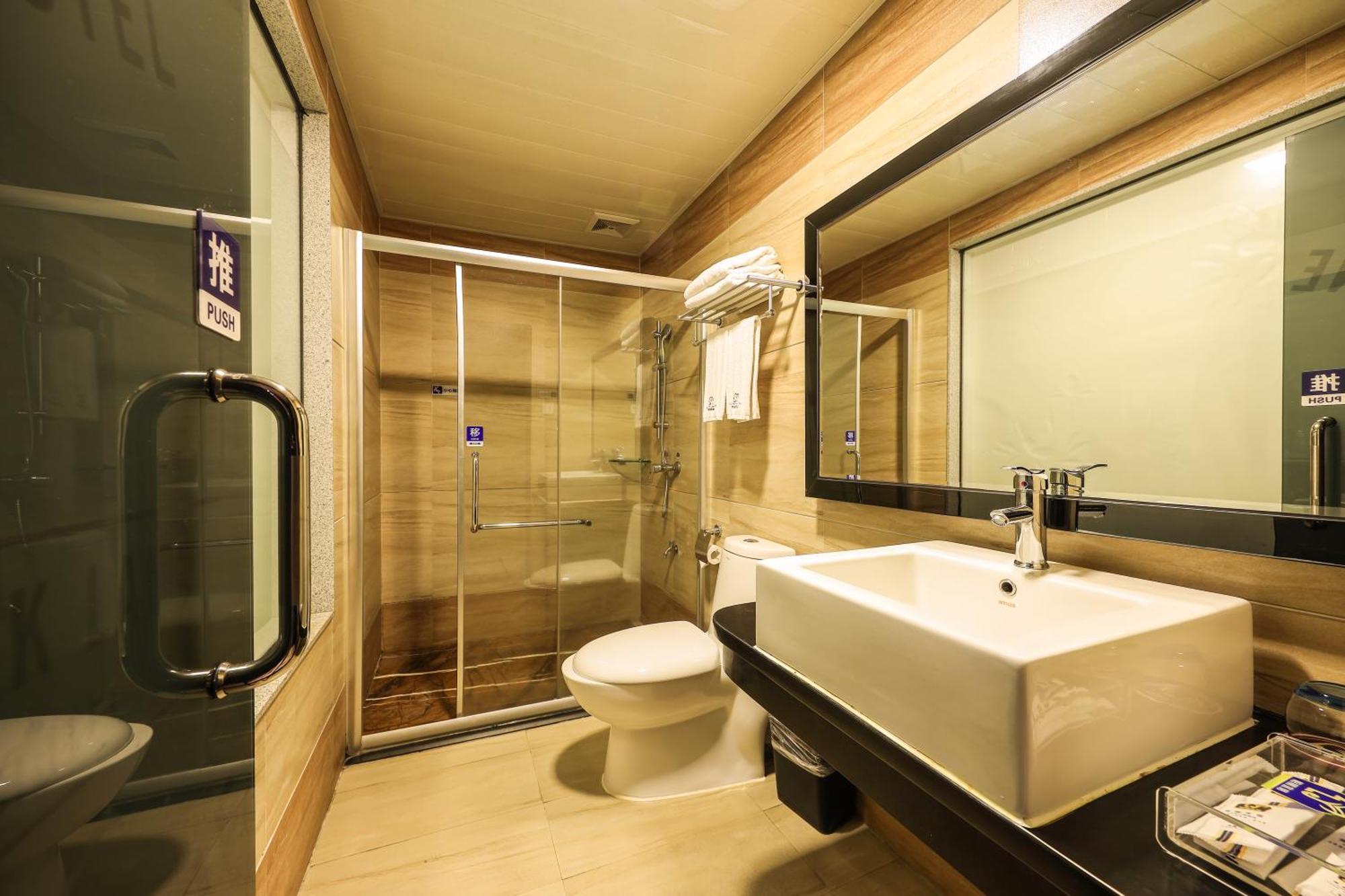 Hotel Bosheng International Baiyun International Airport Huadu Plaza Branch - Free Deliver Service To Baiyun International Airport & Free Deliver Service To Fair Complex During Fair Period