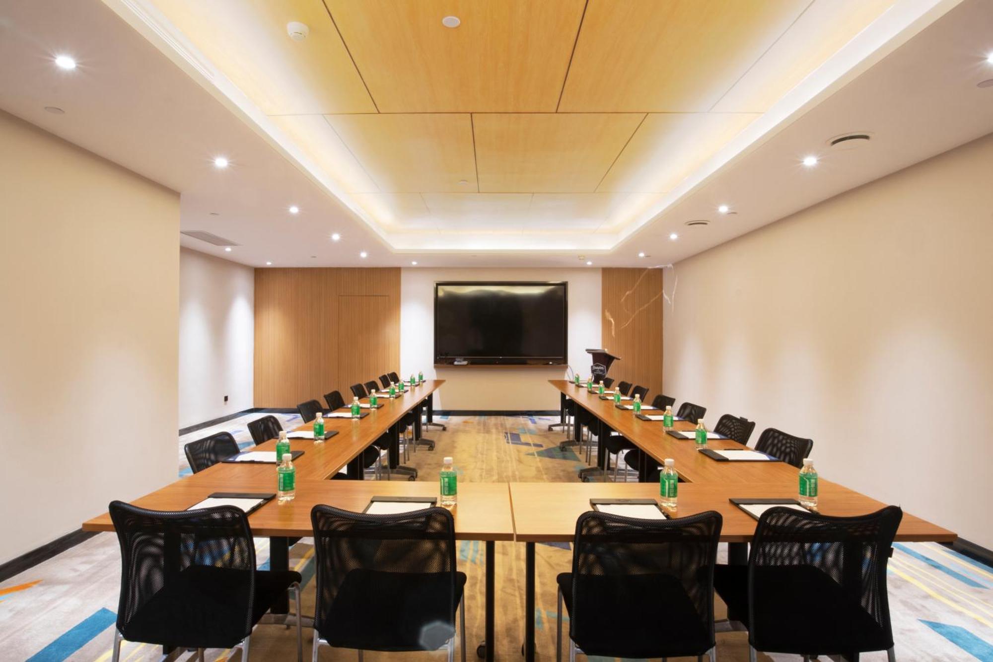 Hampton By Hilton Zhujiang New Town - Free Shuttle Bus To Fair Hotel 4*