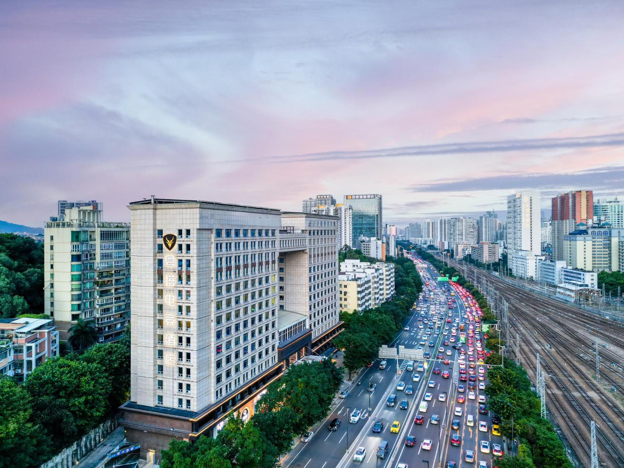 Yueta E-sports Hotel-10min To East Railway Station&entrance Exit J Of Line 3 Aparthotel 3*