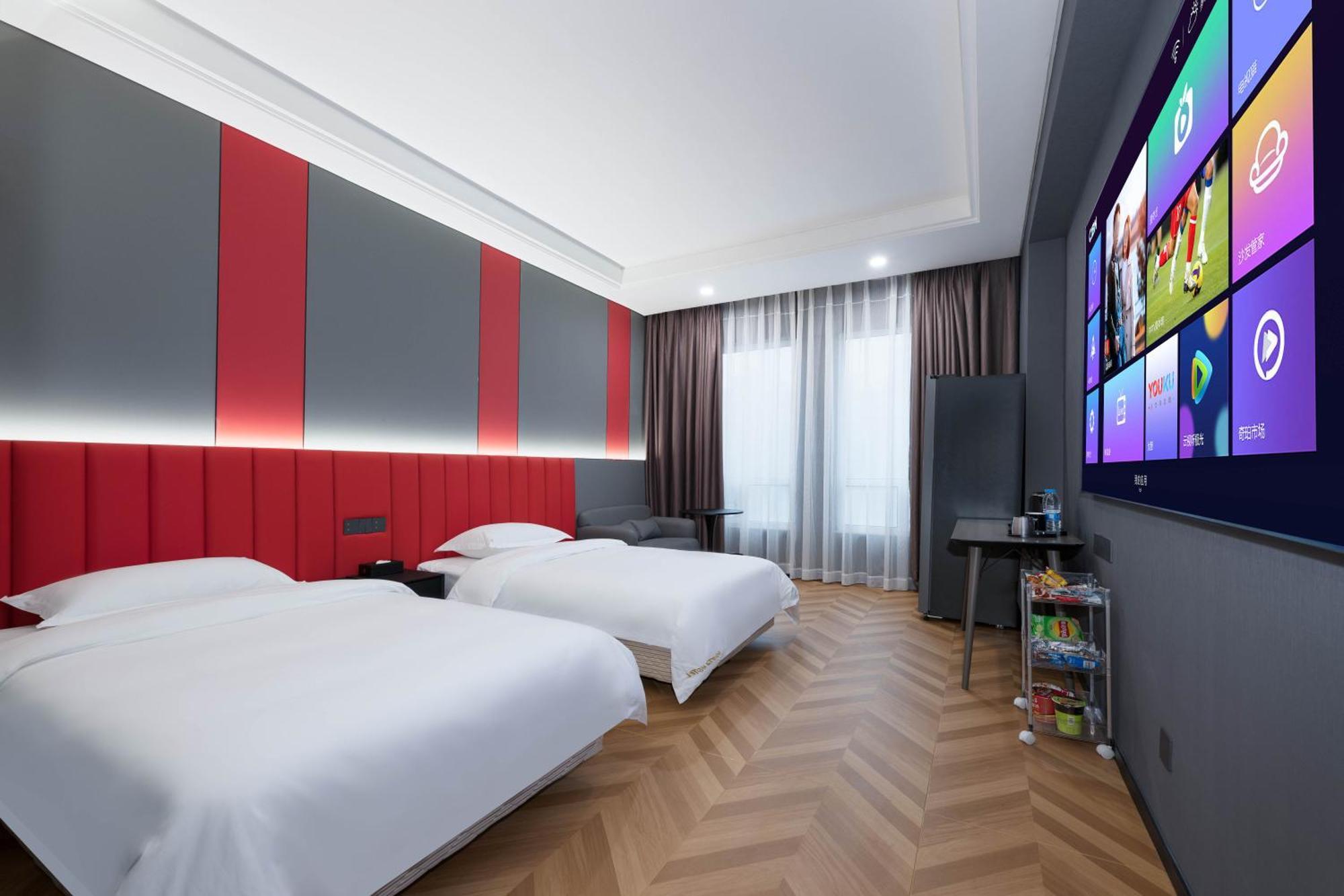 Yueta E-sports Hotel-10min To East Railway Station&entrance Exit J Of Line 3 3*